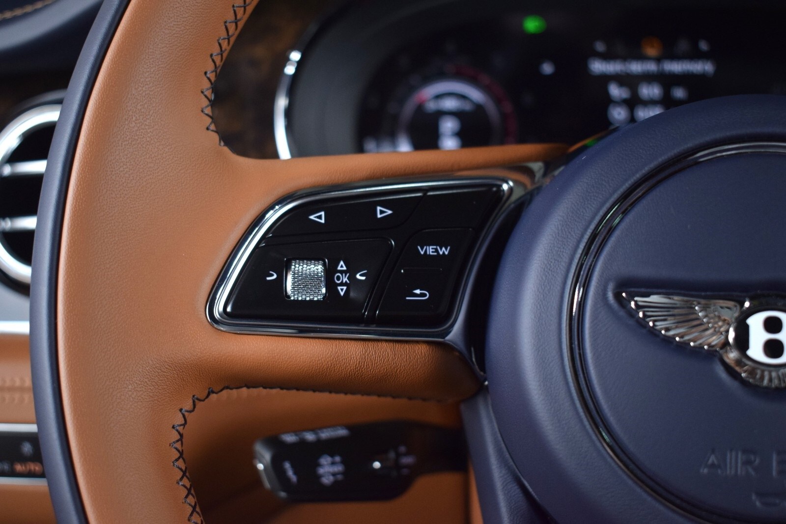 Thumbnail: 2025 Bentley Bentayga - 30