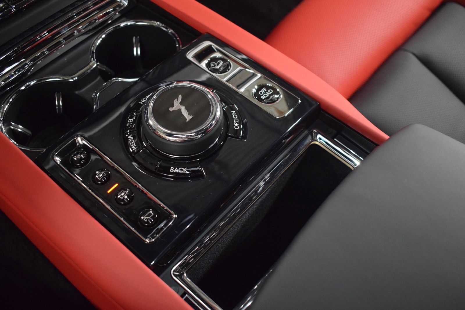 2026 Rolls-Royce Cullinan Black Badge - Photo 36