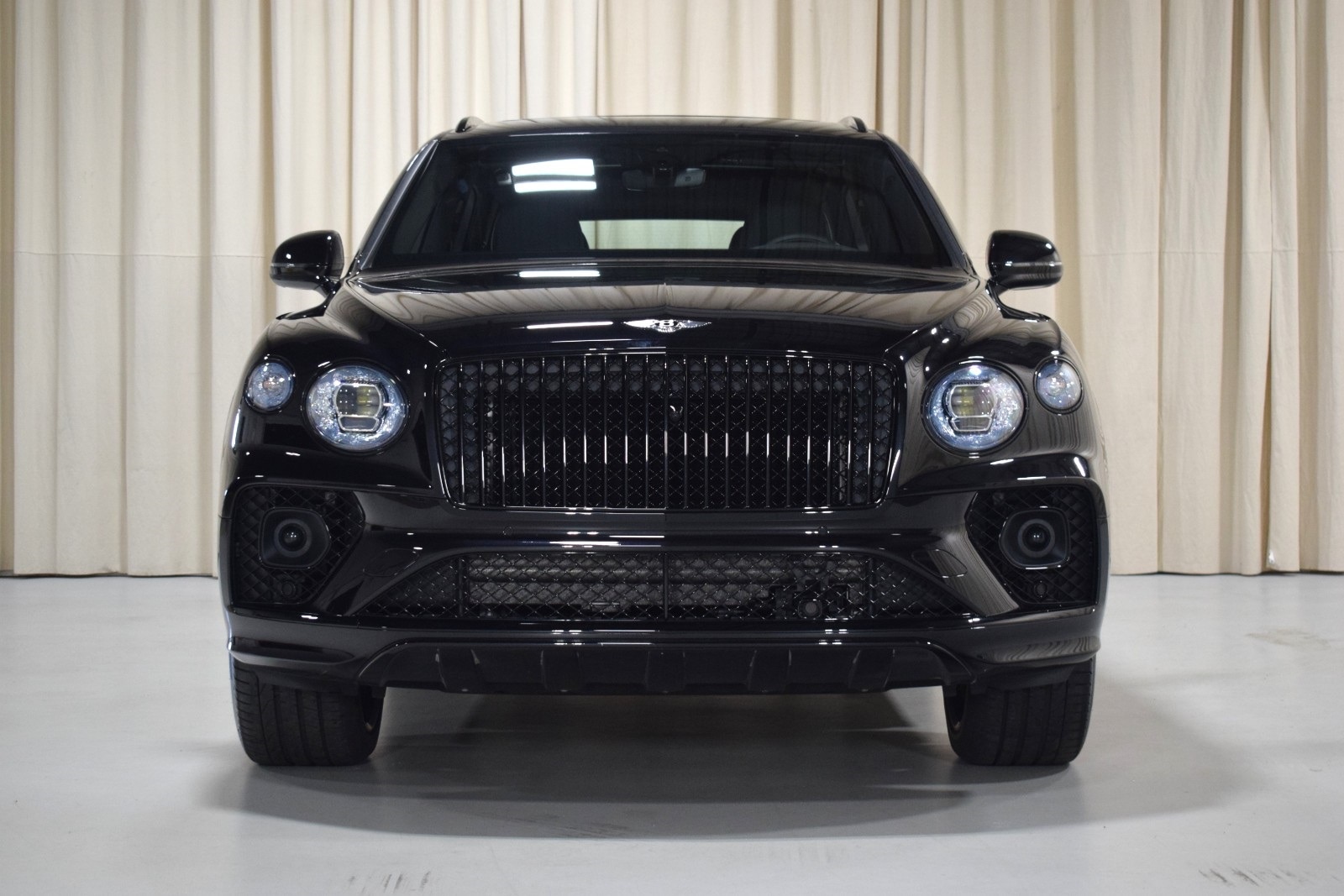 Thumbnail: 2023 Bentley Bentayga - 12