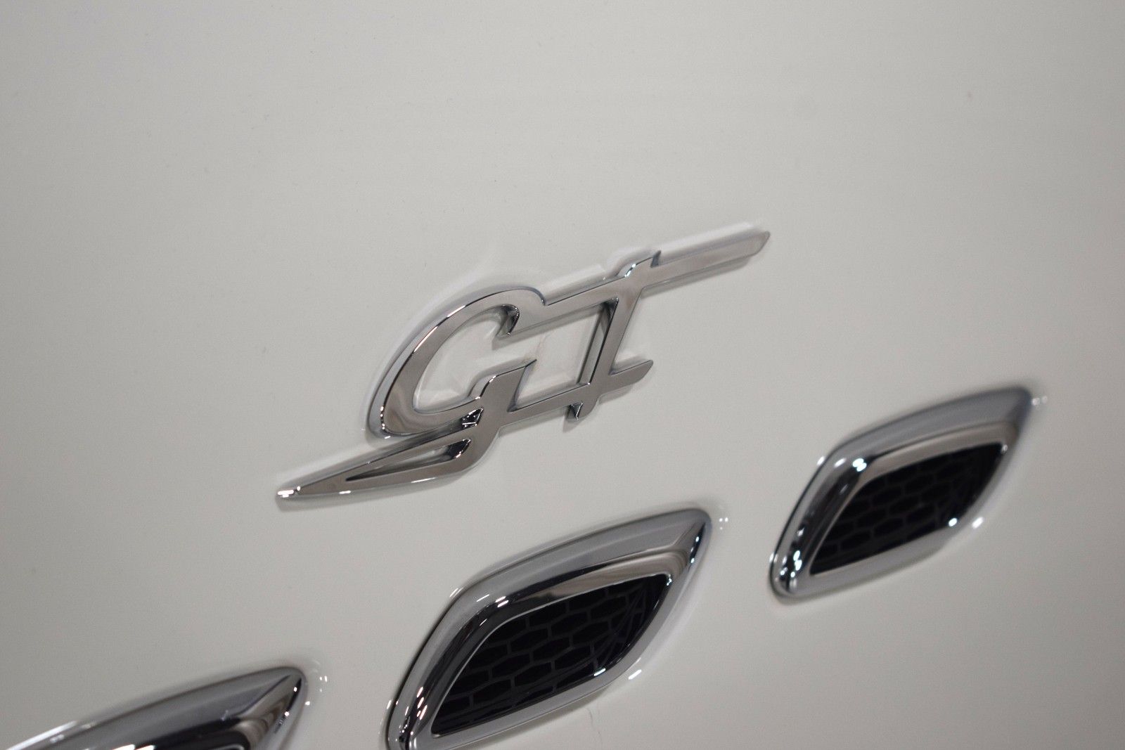 Thumbnail: 2023 Maserati Levante - 12