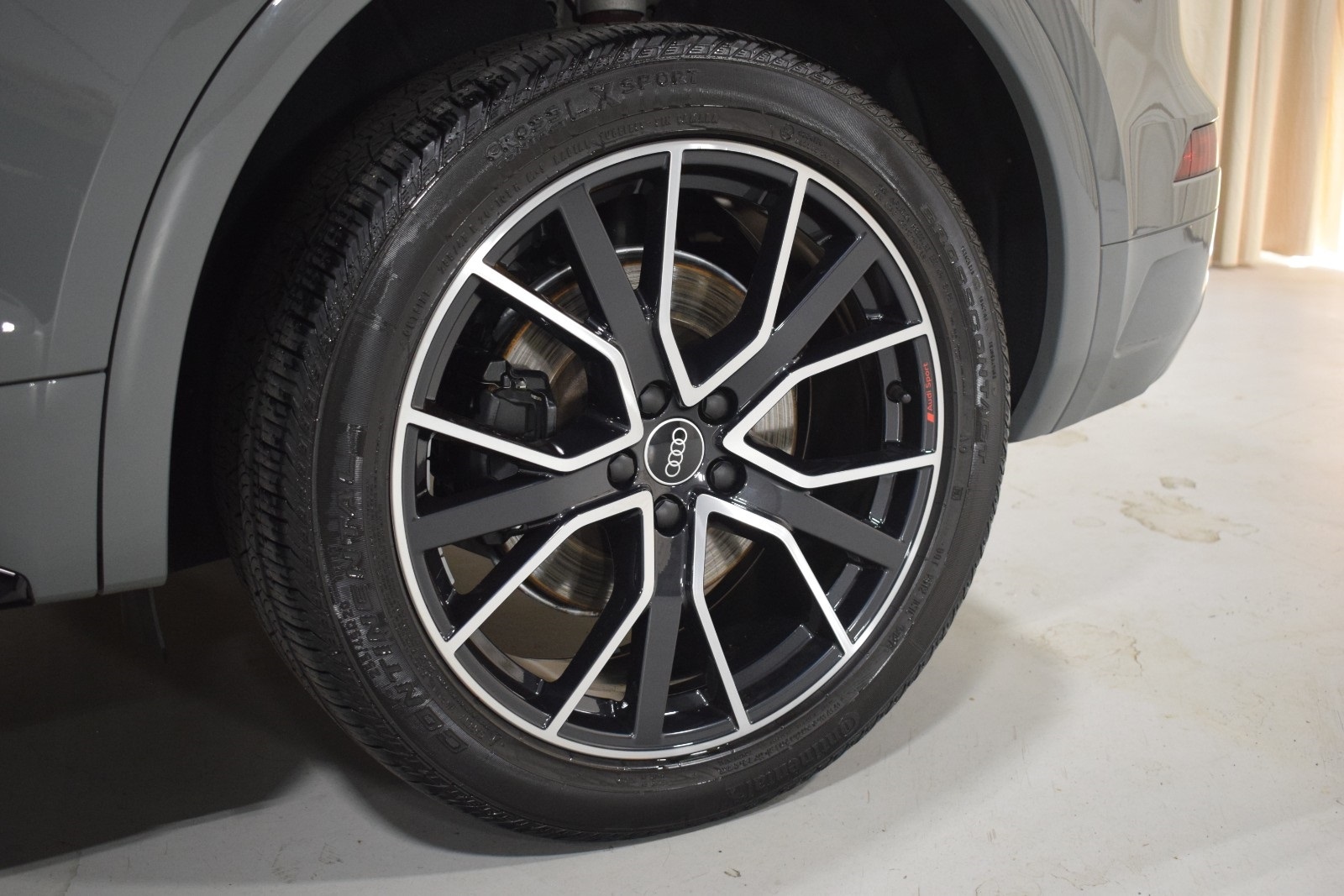 Thumbnail: 2022 Audi SQ5 - 6