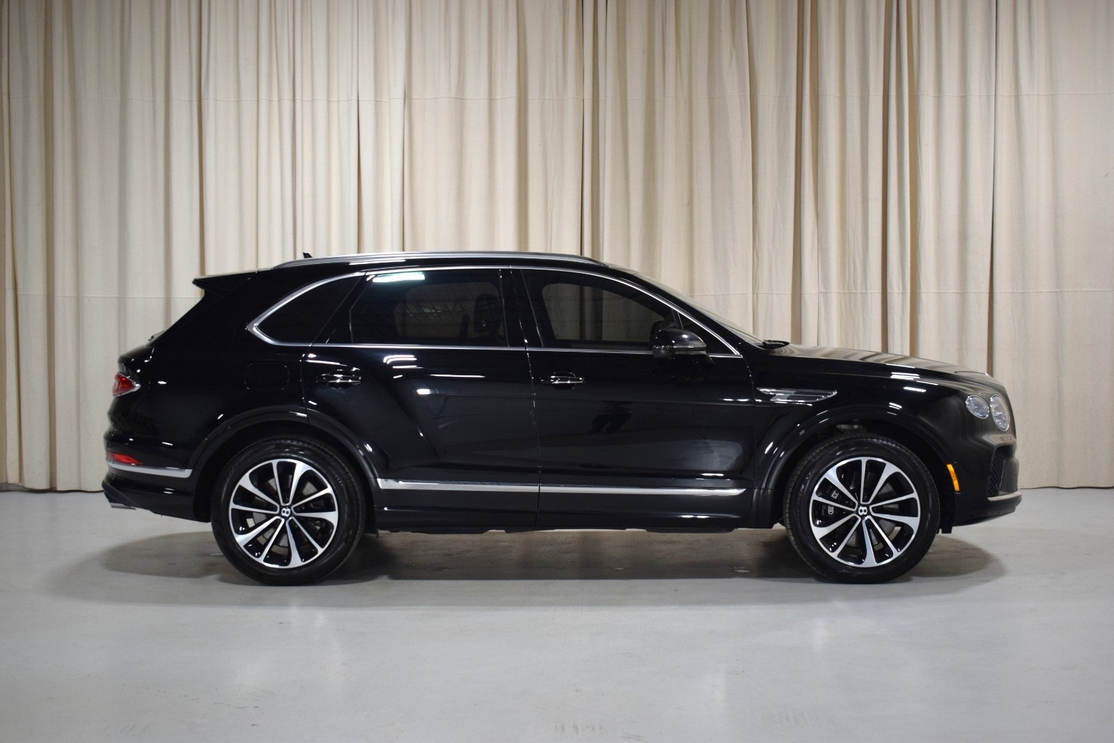 Thumbnail: 2024 Bentley Bentayga - 5