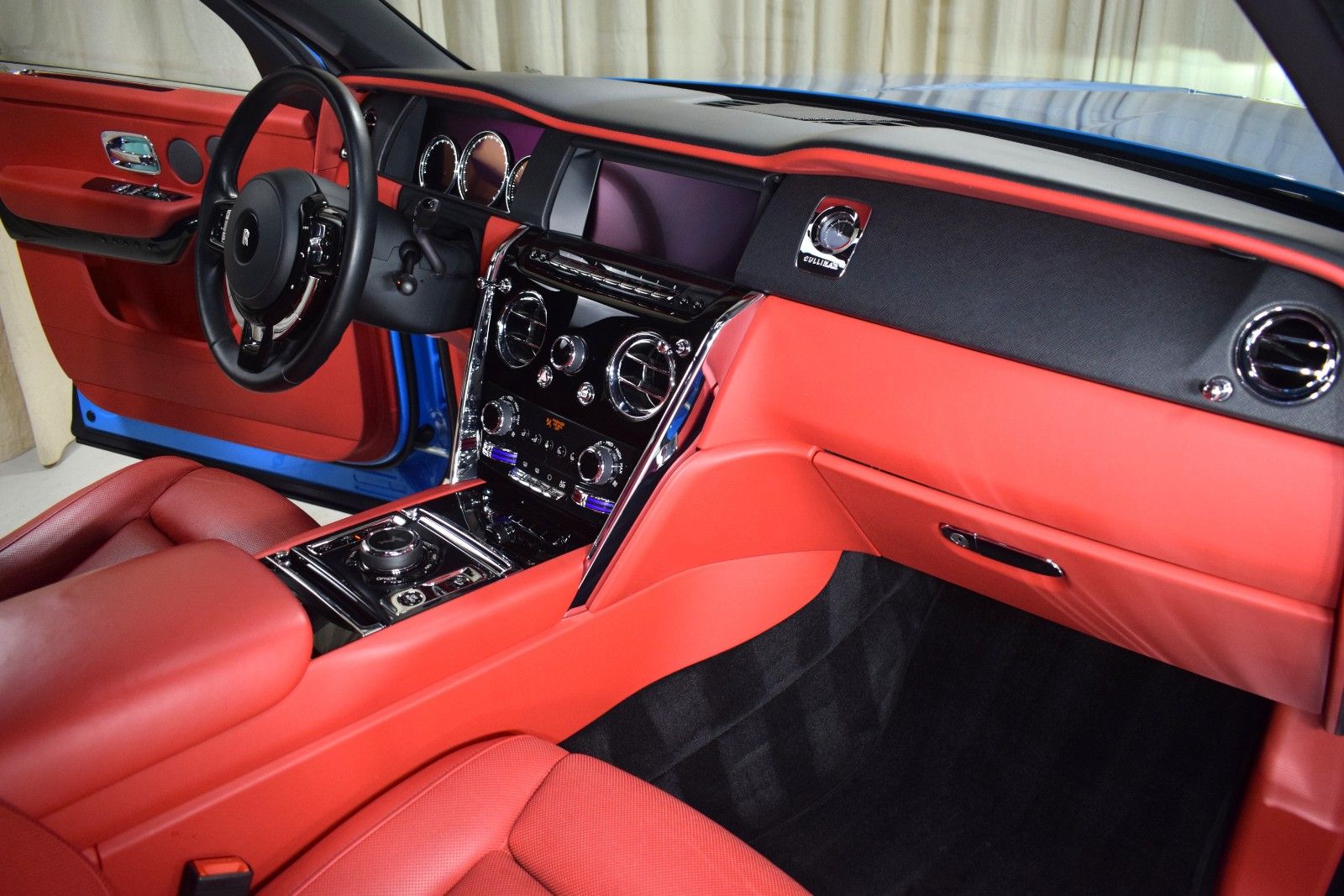 Thumbnail: 2022 Rolls-Royce Cullinan - 26