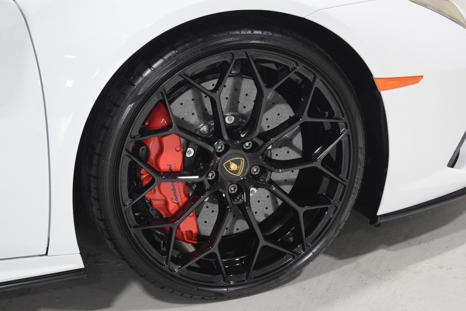 Thumbnail: 2023 Lamborghini Huracan - 18