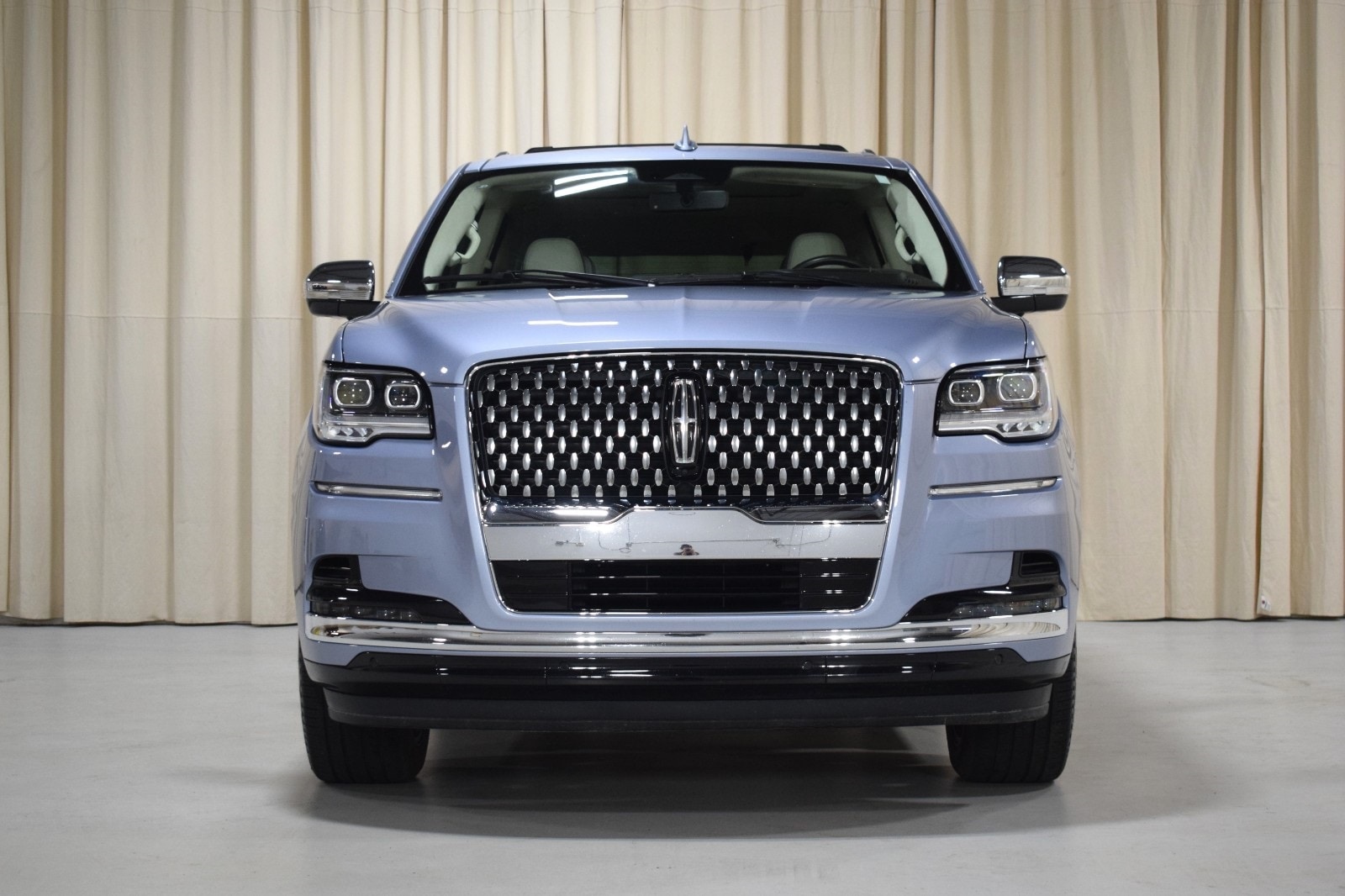 Thumbnail: 2023 Lincoln Navigator - 8