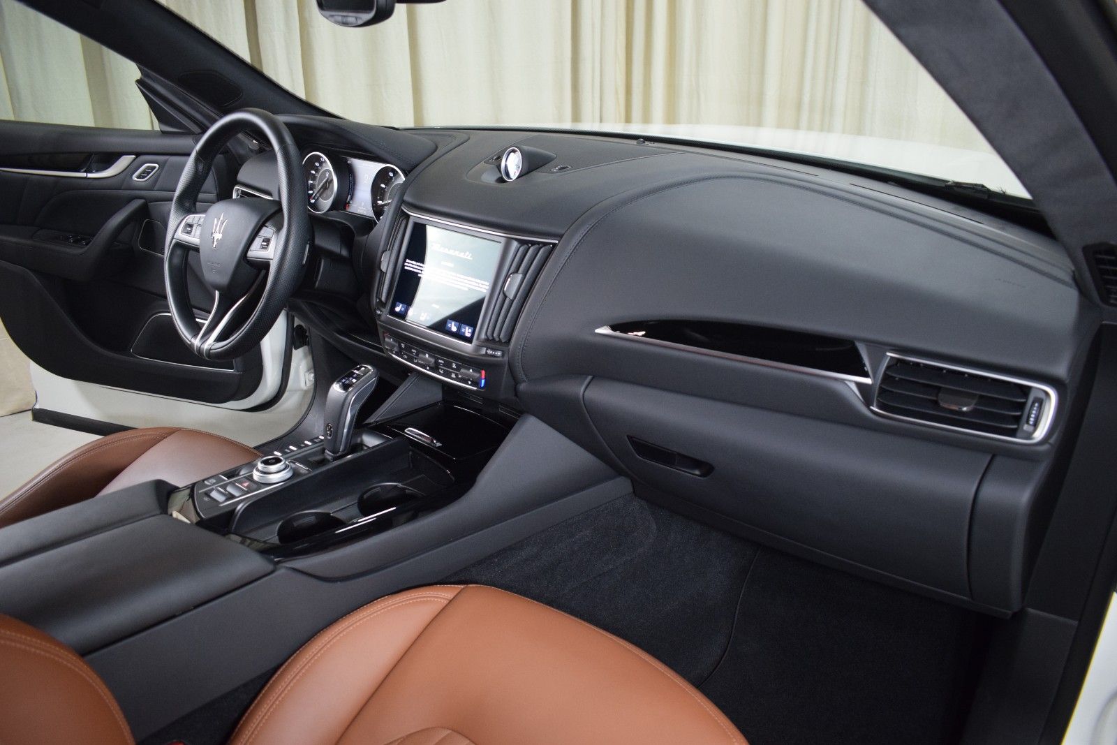 Thumbnail: 2023 Maserati Levante - 24