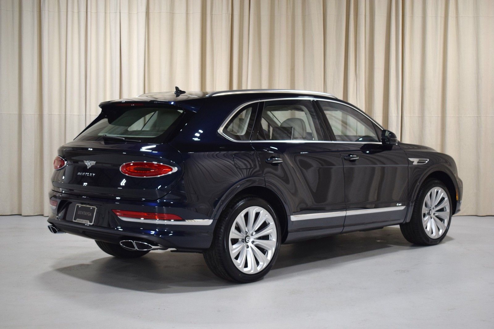 Thumbnail: 2025 Bentley Bentayga - 3