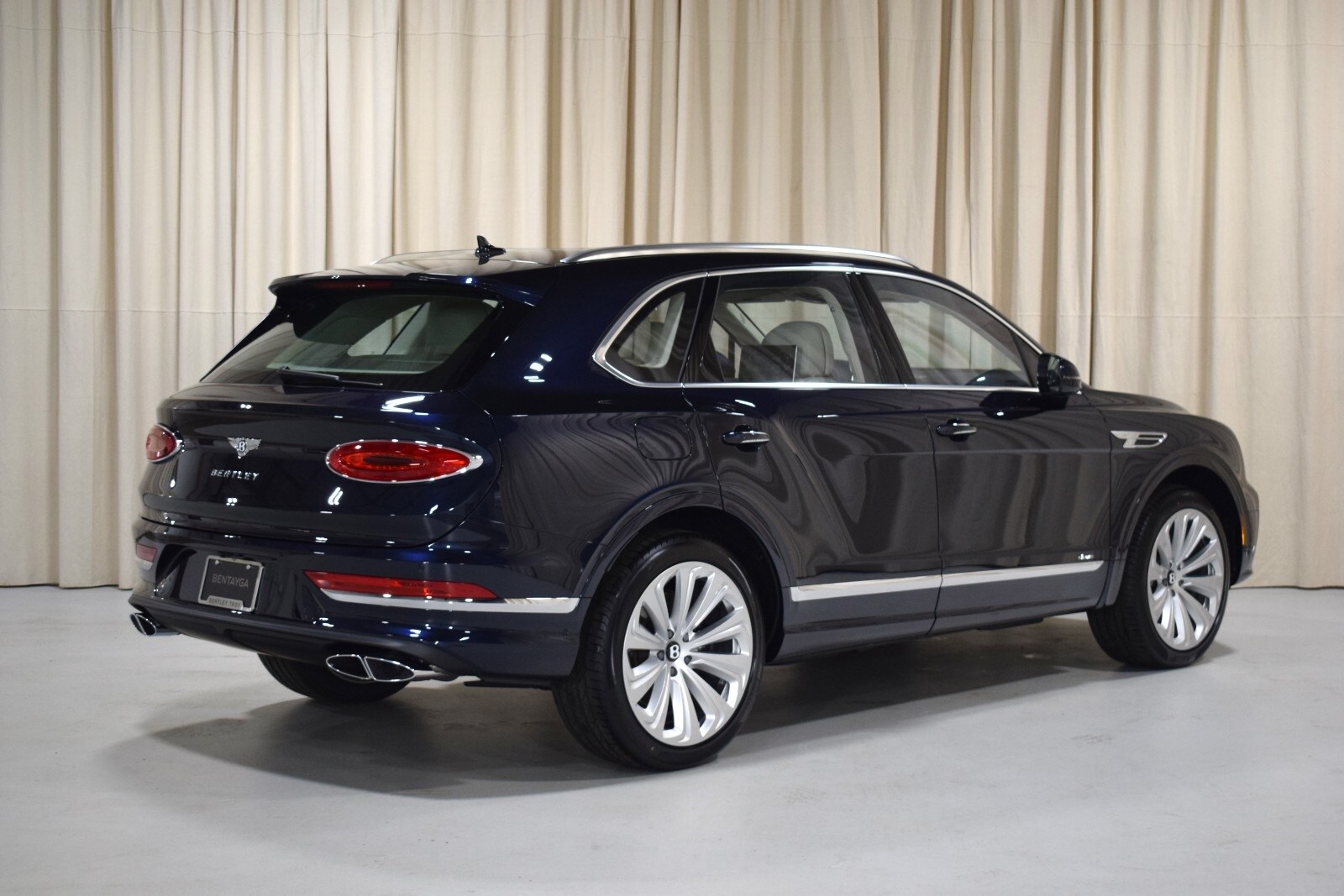 2025 Bentley Bentayga Azure photo 3