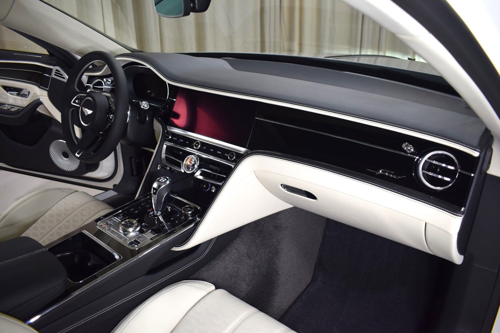 Thumbnail: 2025 Bentley Flying Spur - 24