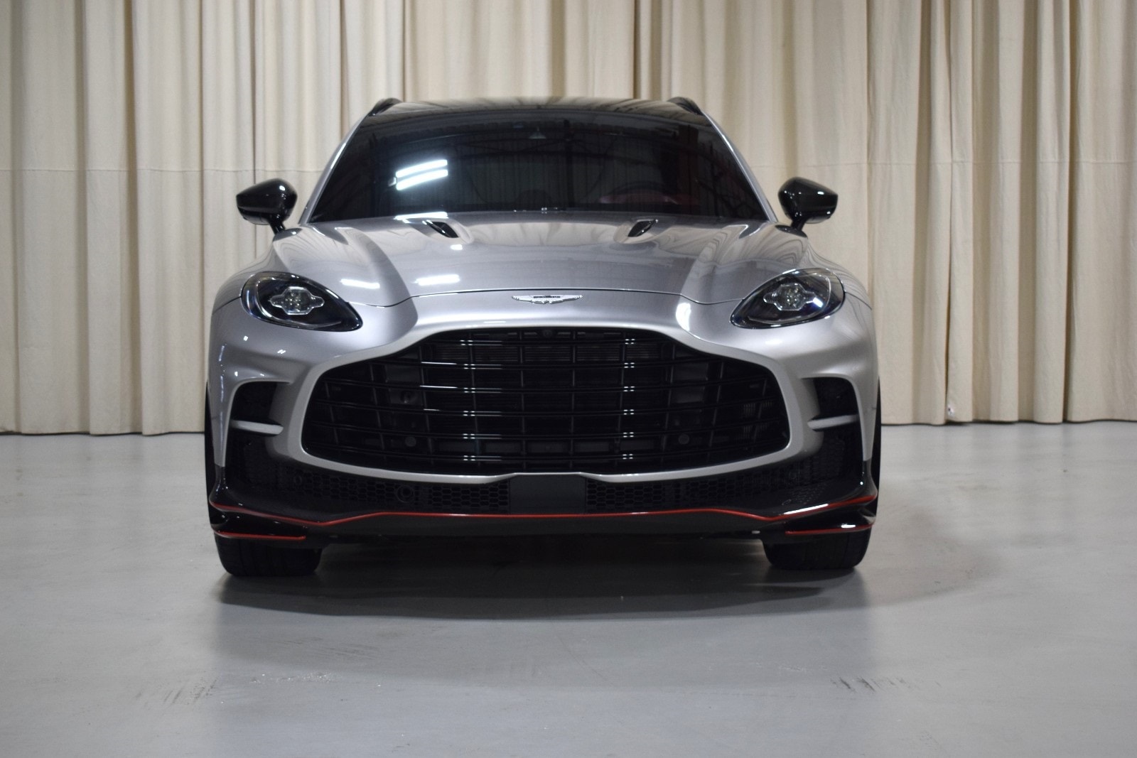 Thumbnail: 2023 Aston Martin DBX - 9