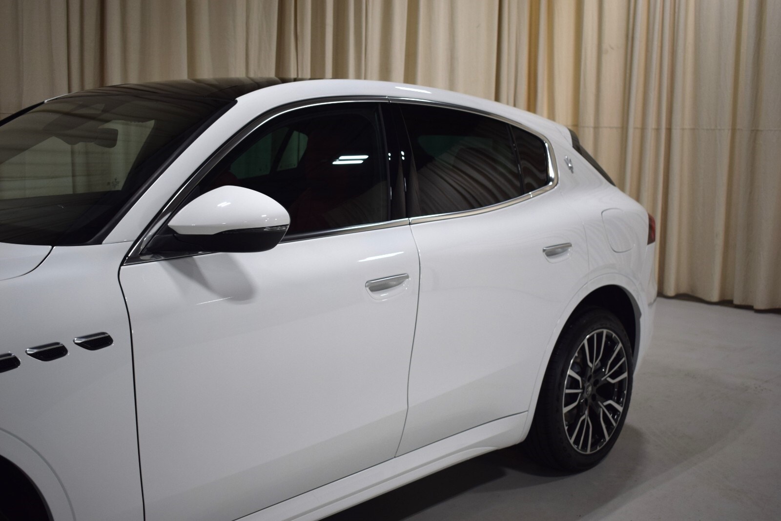 2025 Maserati Grecale photo 2