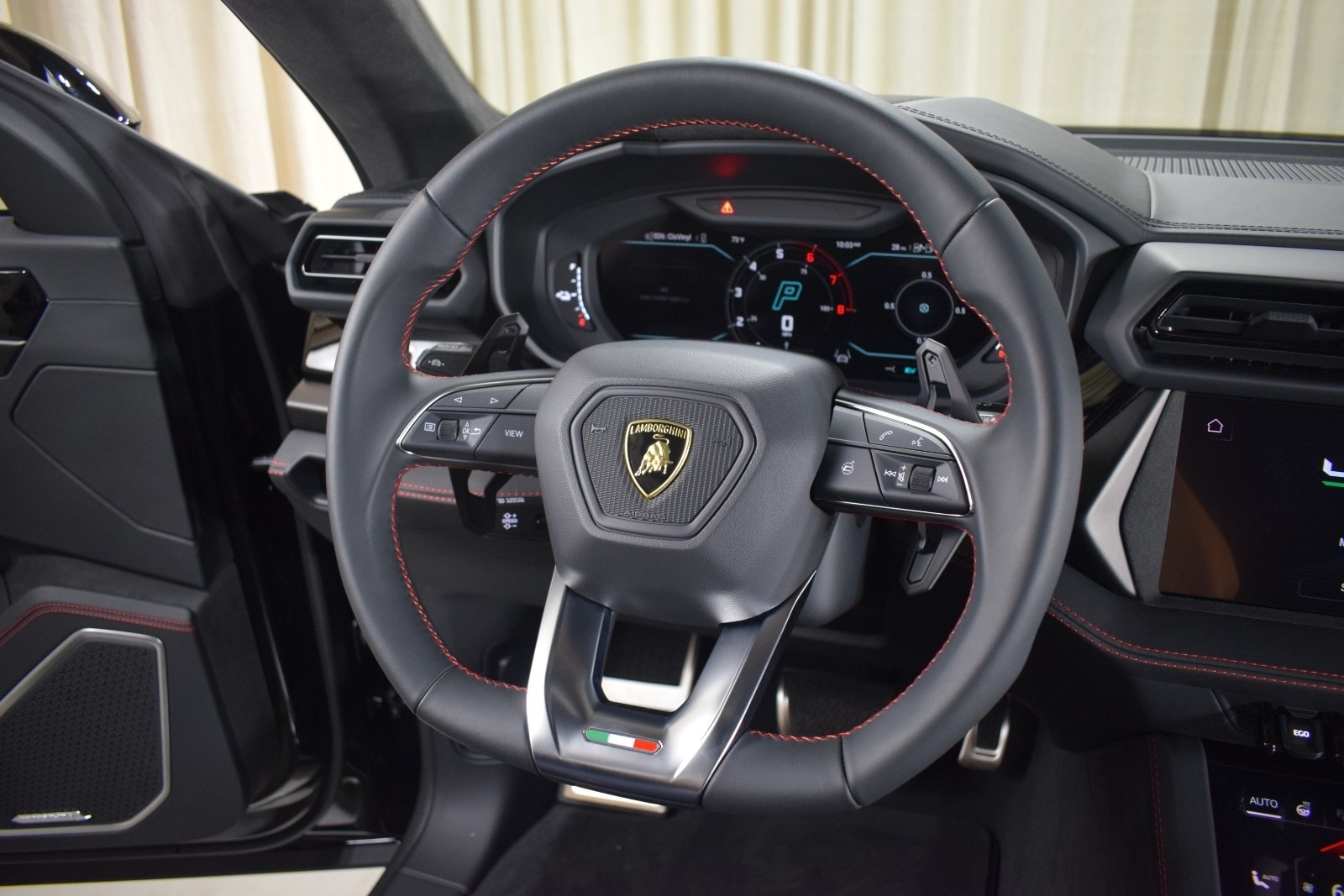 Thumbnail: 2025 Lamborghini Urus - 26