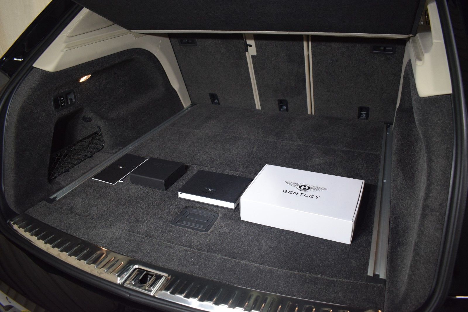 Thumbnail: 2025 Bentley Bentayga - 42