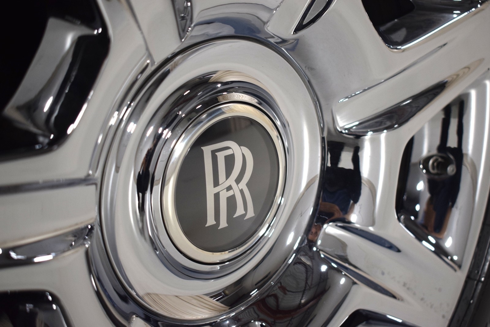 Thumbnail: 2012 Rolls-Royce Ghost - 19