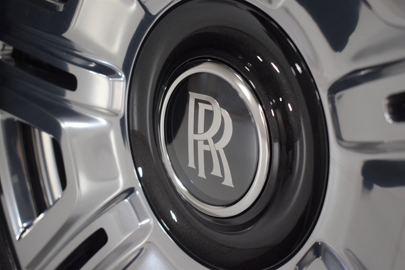 Thumbnail: 2022 Rolls-Royce Cullinan - 17