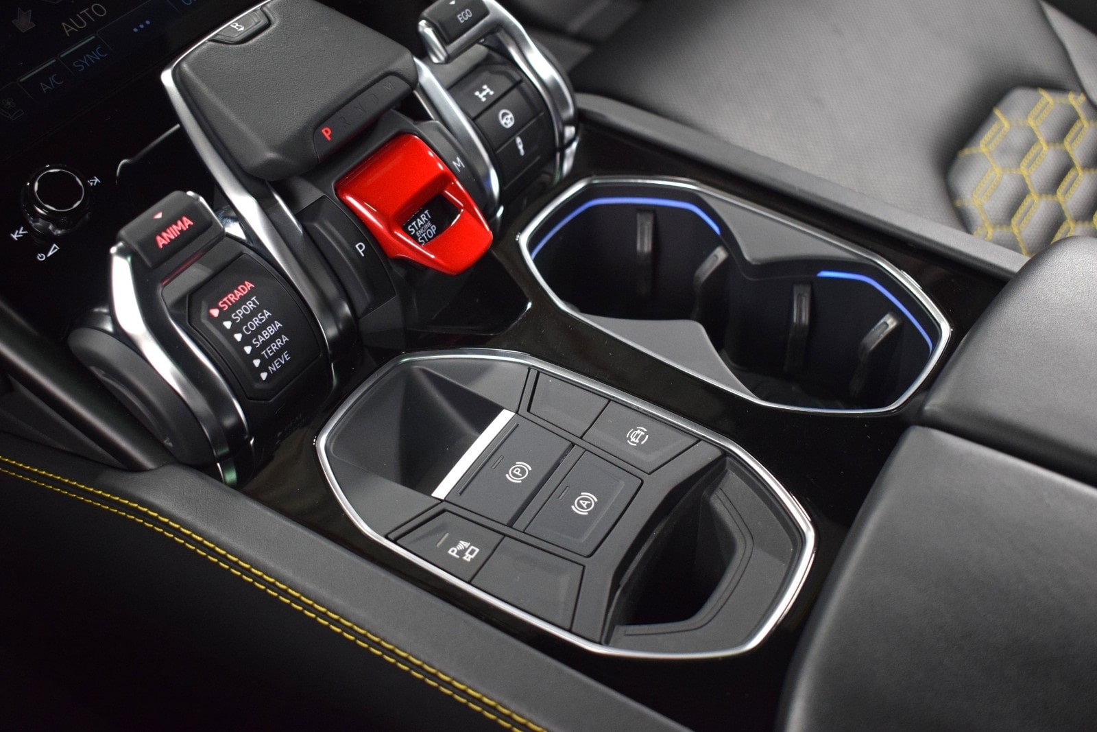 Thumbnail: 2023 Lamborghini Urus - 36