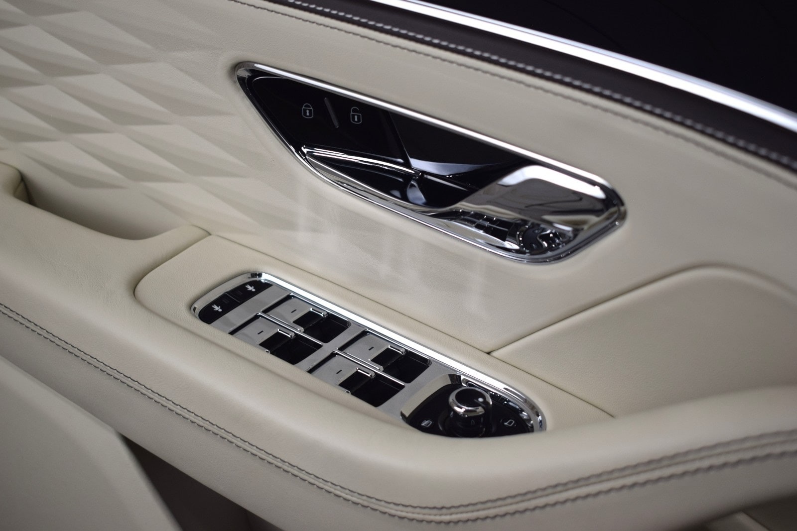 Thumbnail: 2020 Bentley Flying Spur - 37