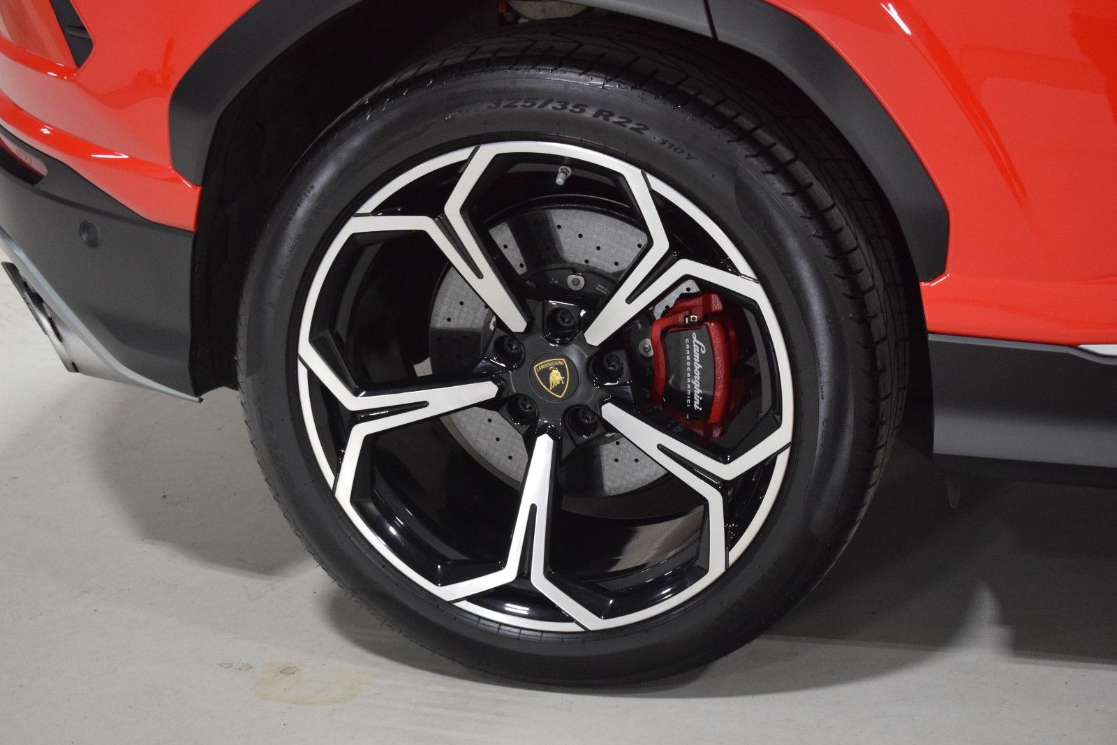 Thumbnail: 2019 Lamborghini Urus - 14