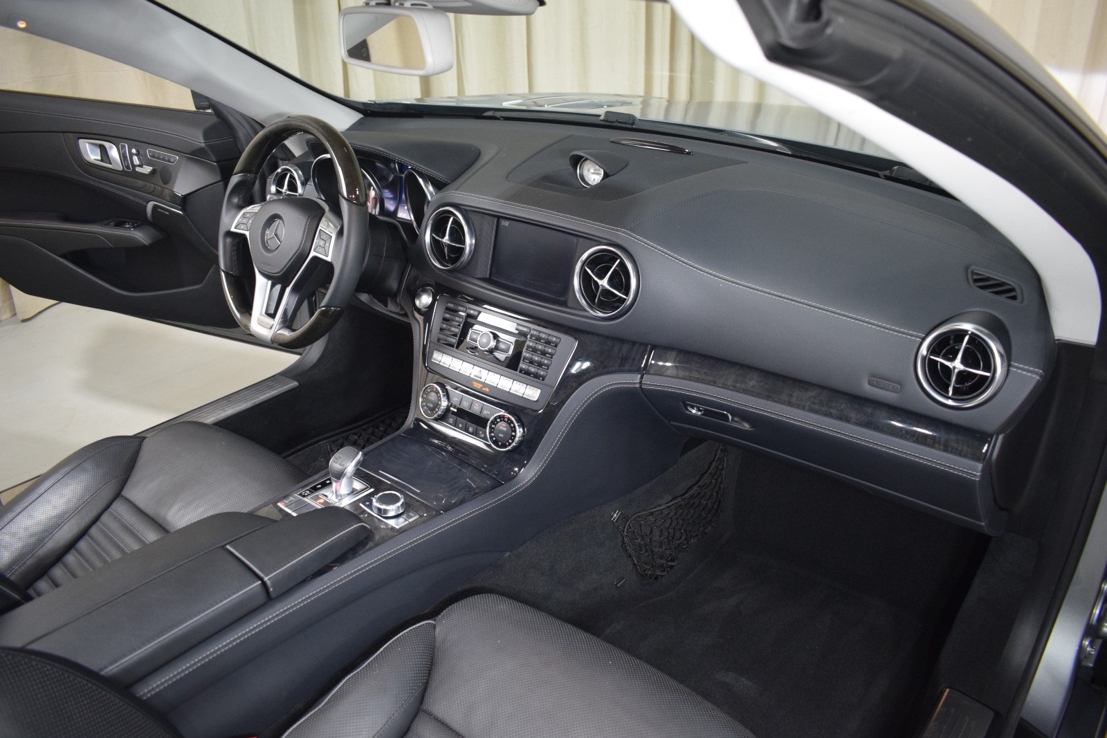 Thumbnail: 2013 Mercedes-Benz SL-Class - 23