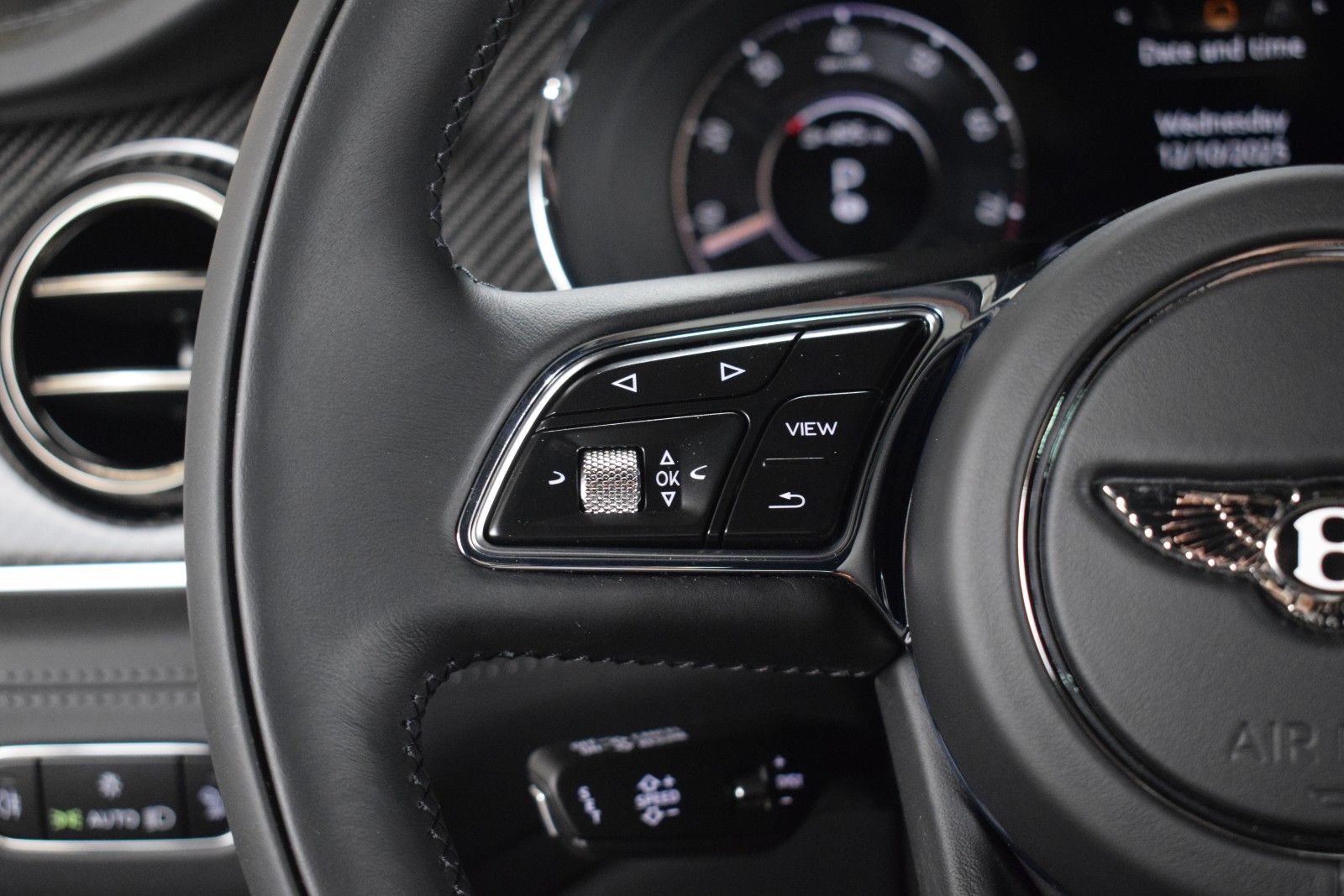 Thumbnail: 2026 Bentley Bentayga - 28