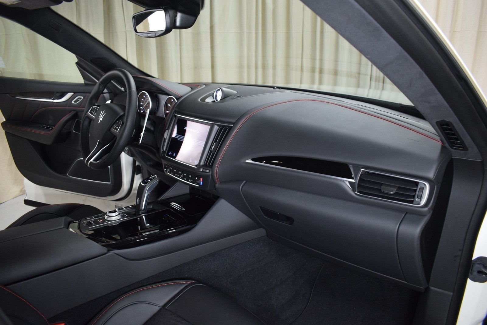 Thumbnail: 2024 Maserati Levante - 25