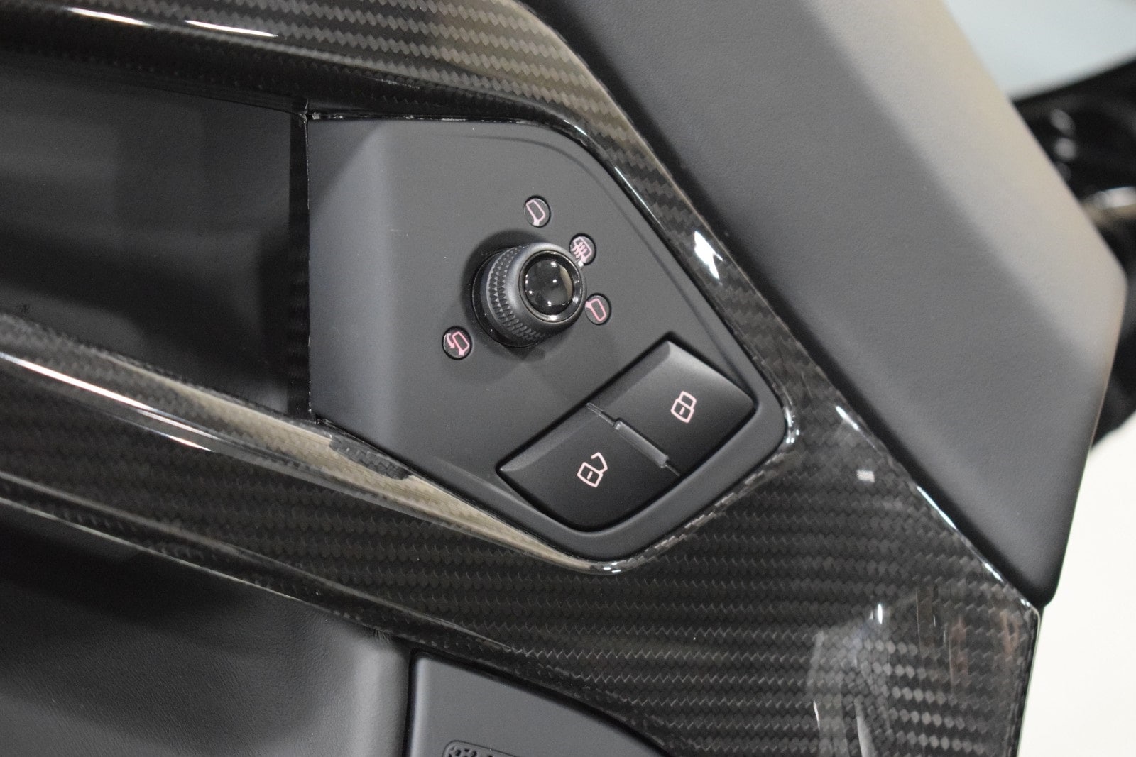 Thumbnail: 2019 Lamborghini Aventador - 38