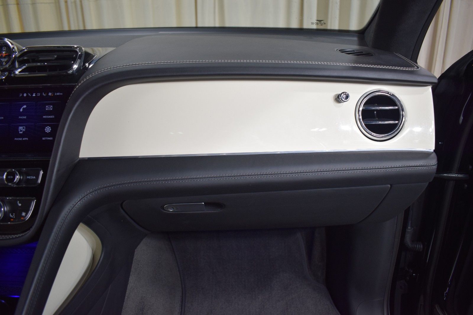 Thumbnail: 2024 Bentley Bentayga - 25