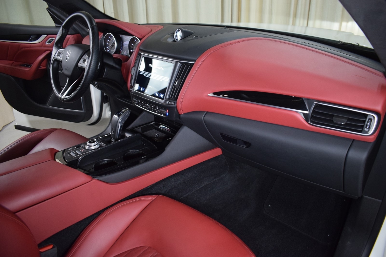 Thumbnail: 2022 Maserati Levante - 23