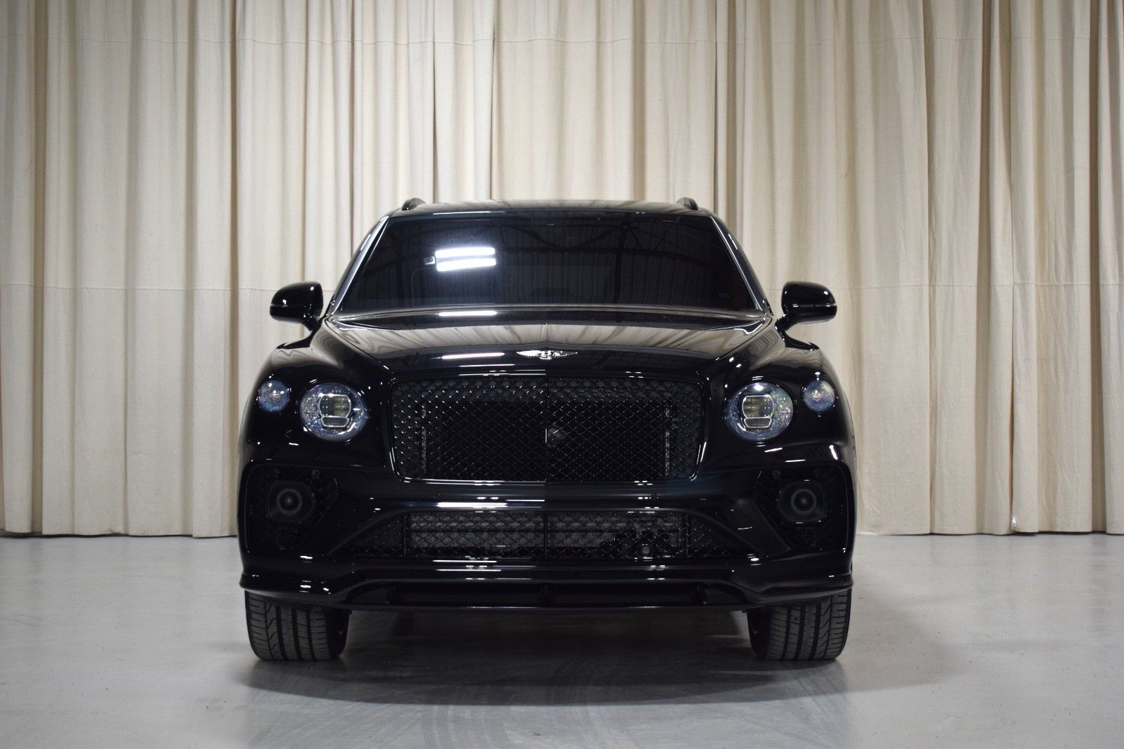 Thumbnail: 2022 Bentley Bentayga - 12