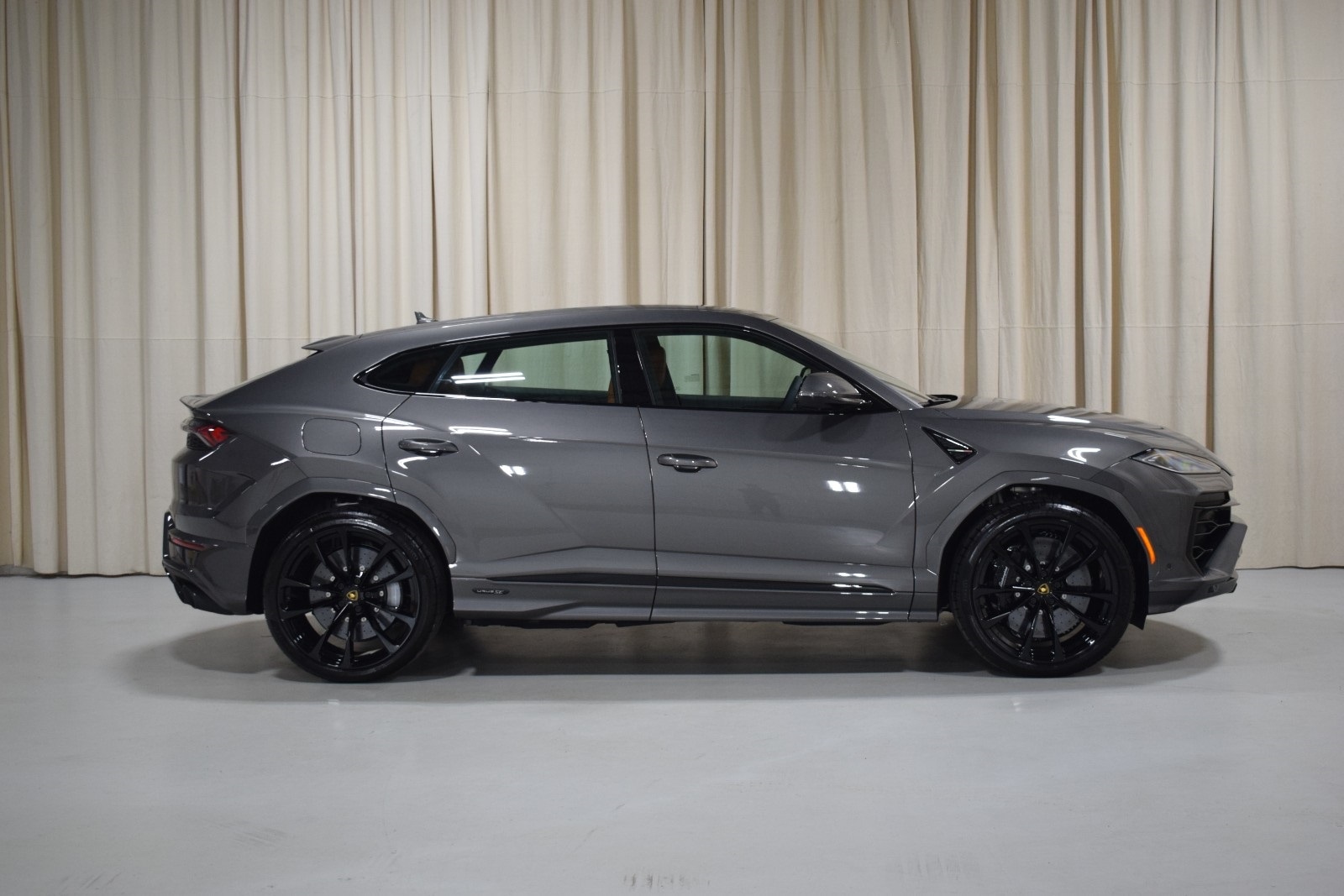 Thumbnail: 2025 Lamborghini Urus - 14