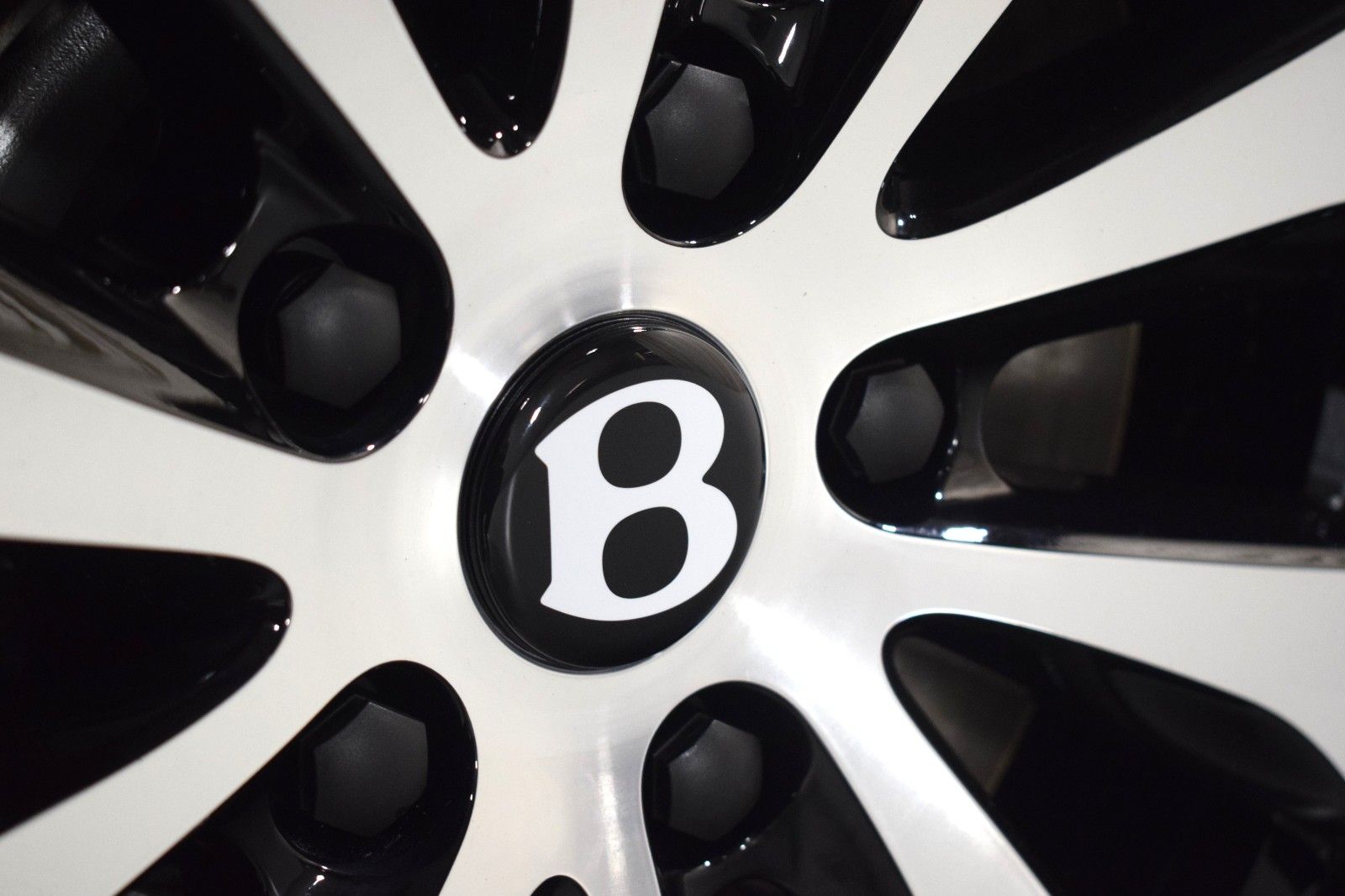 Thumbnail: 2026 Bentley Flying Spur - 19