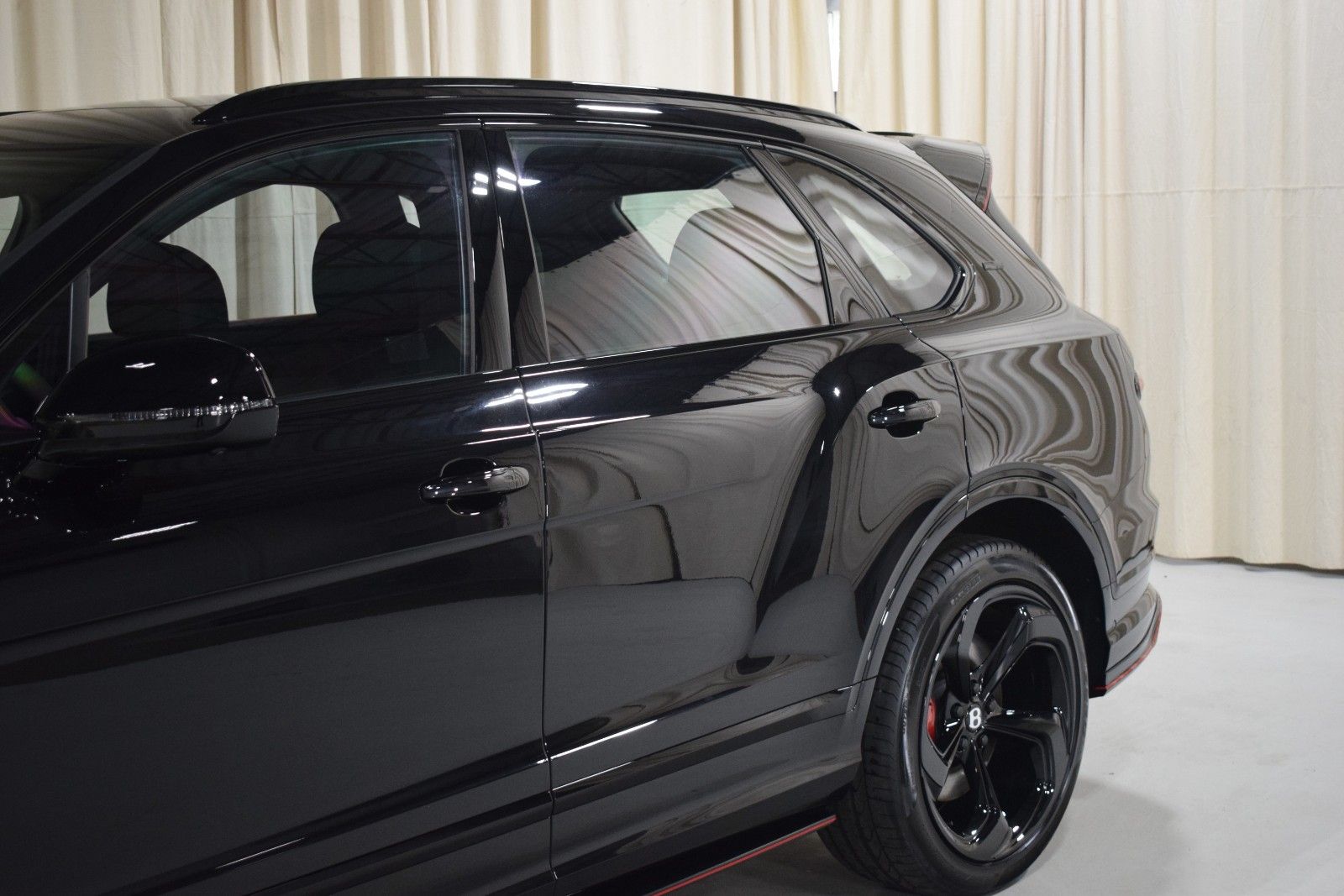 Thumbnail: 2025 Bentley Bentayga - 8