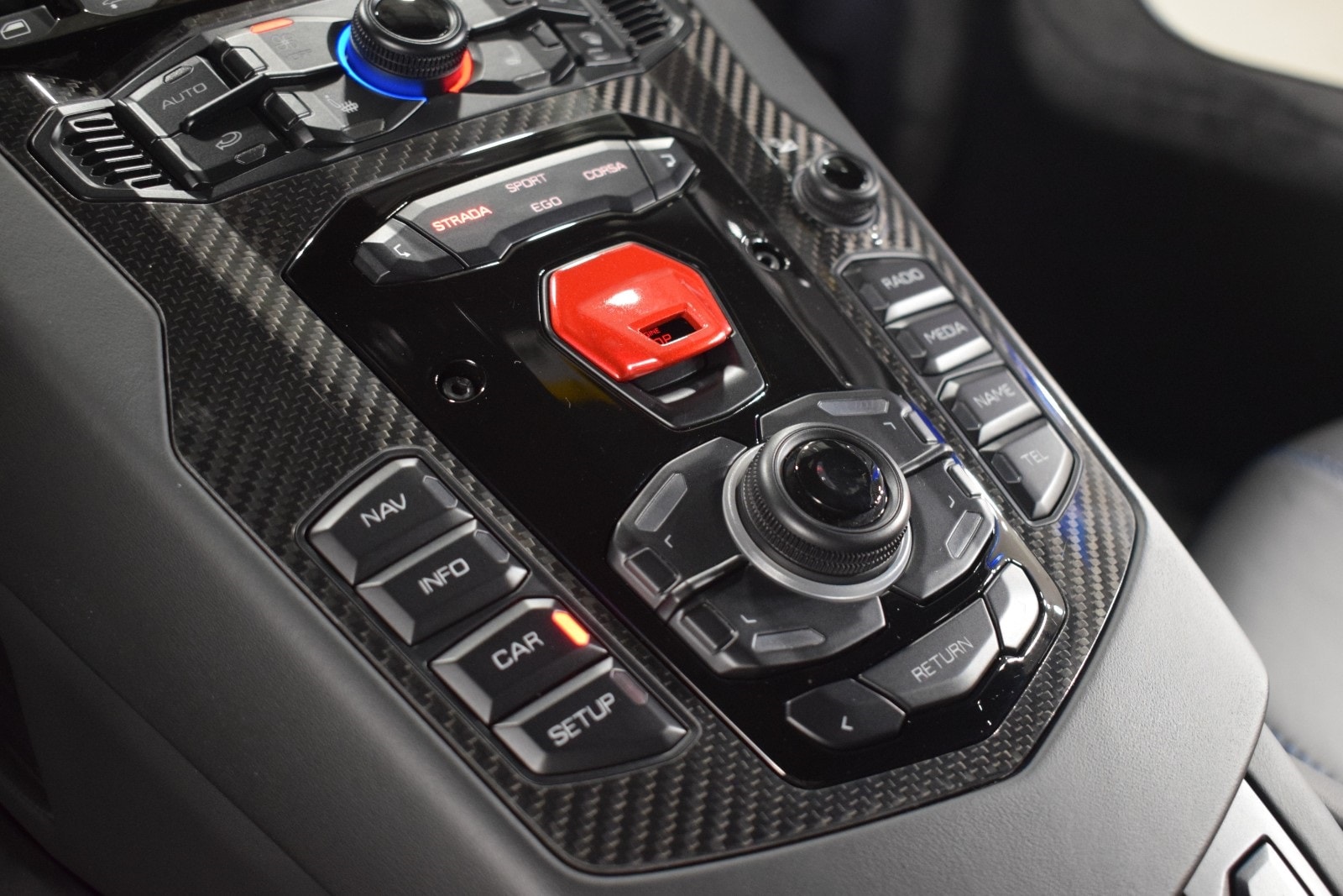 Thumbnail: 2019 Lamborghini Aventador - 32