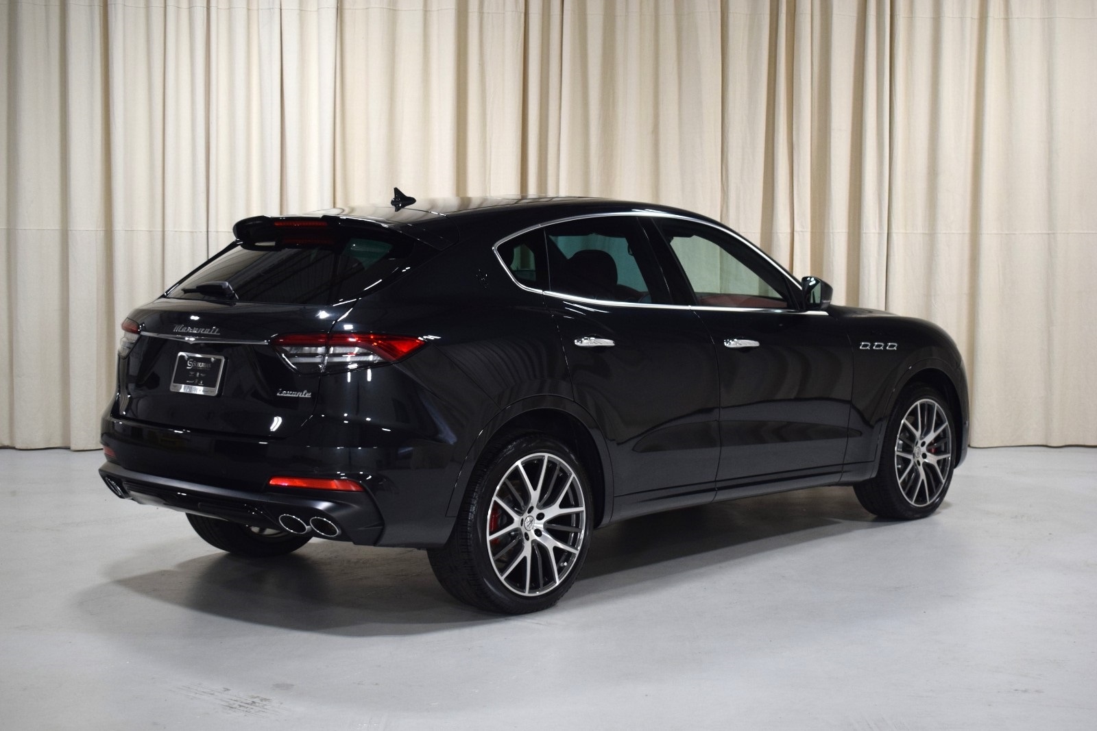Thumbnail: 2022 Maserati Levante - 9