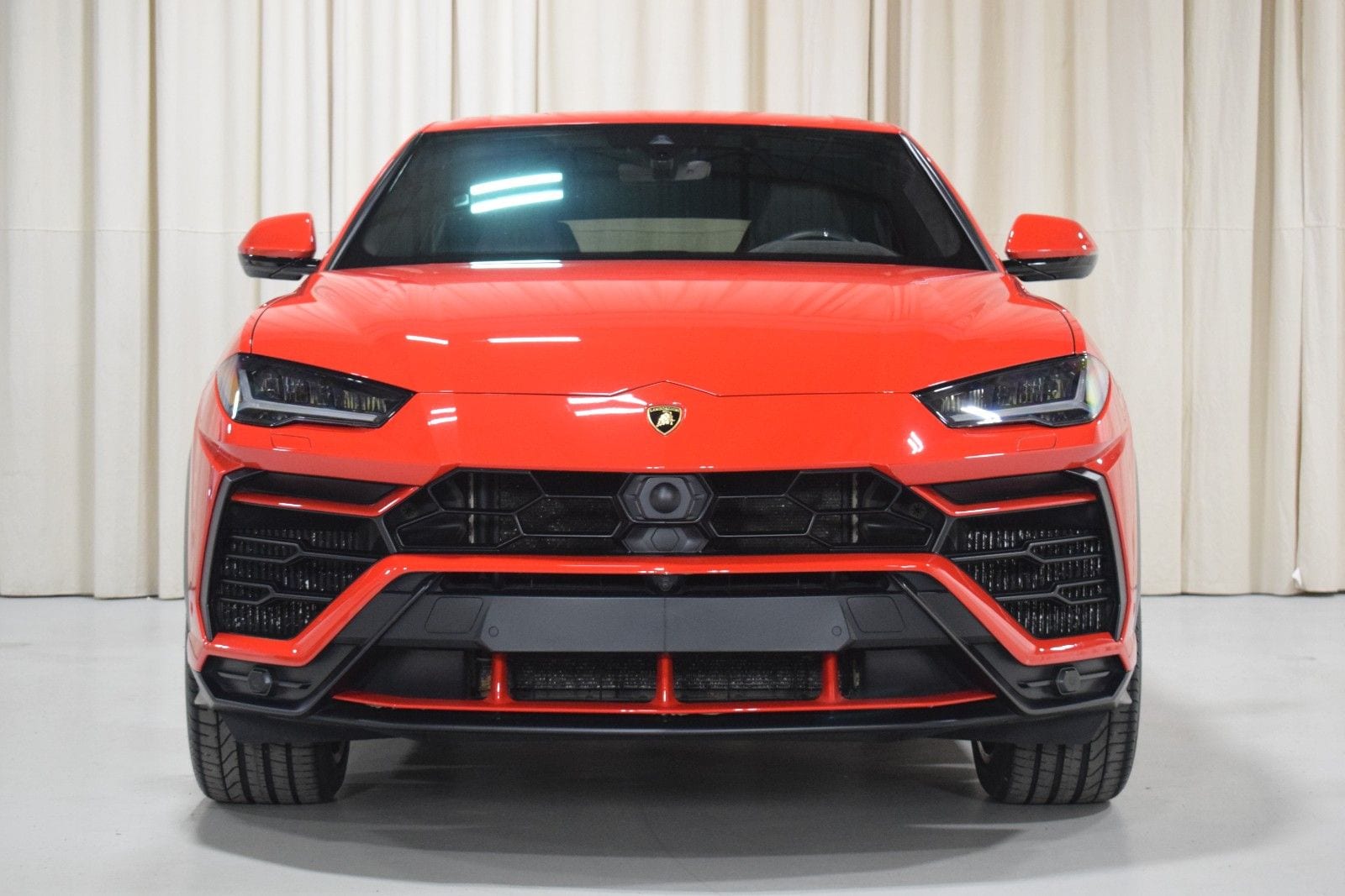 Thumbnail: 2019 Lamborghini Urus - 8