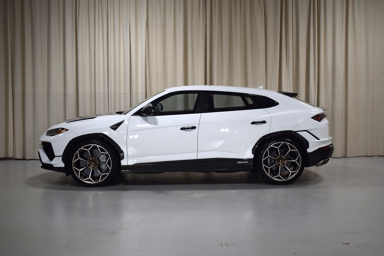 2024 Lamborghini Urus Performante photo 3