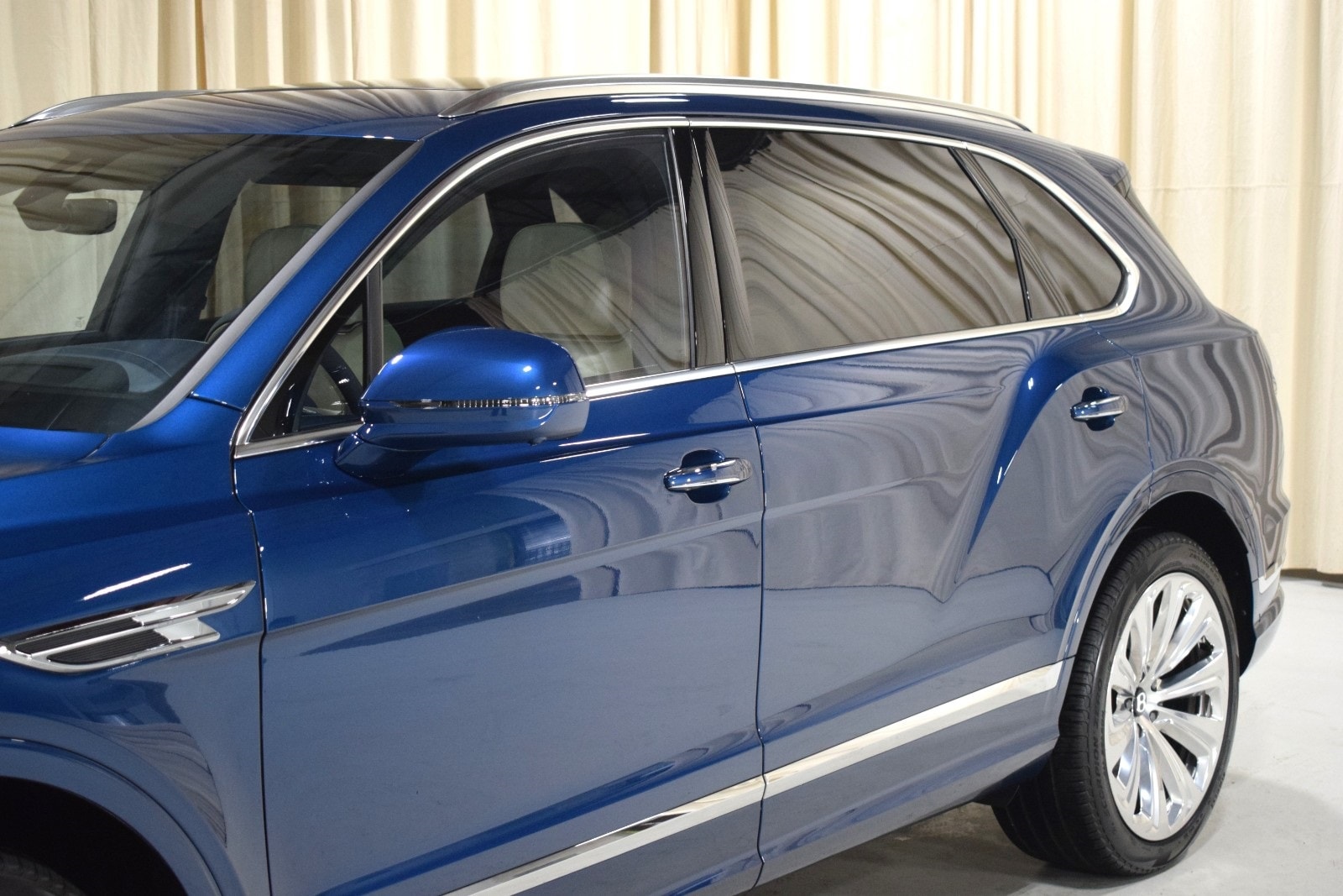 Thumbnail: 2024 Bentley Bentayga - 8