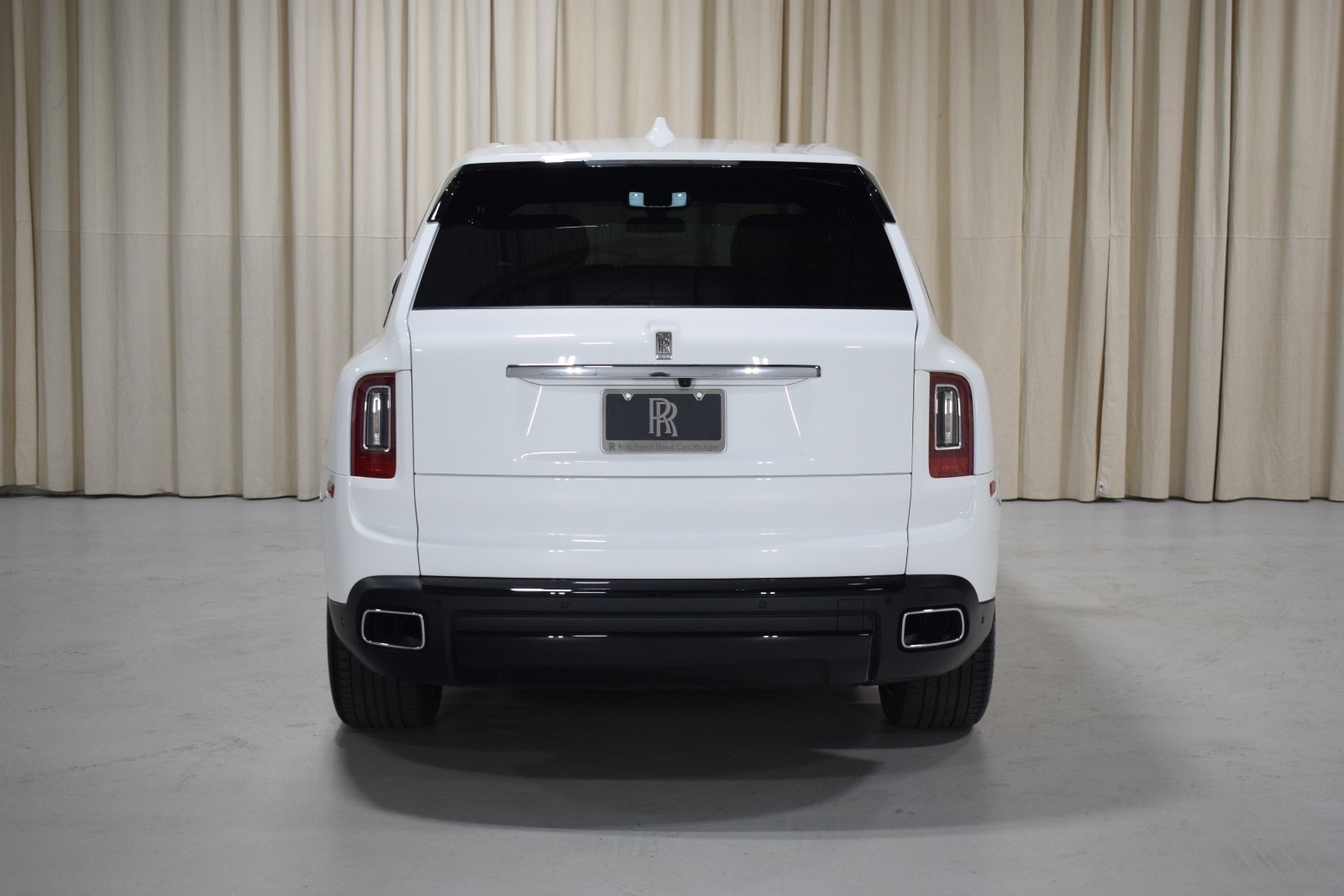 Thumbnail: 2023 Rolls-Royce Cullinan - 10