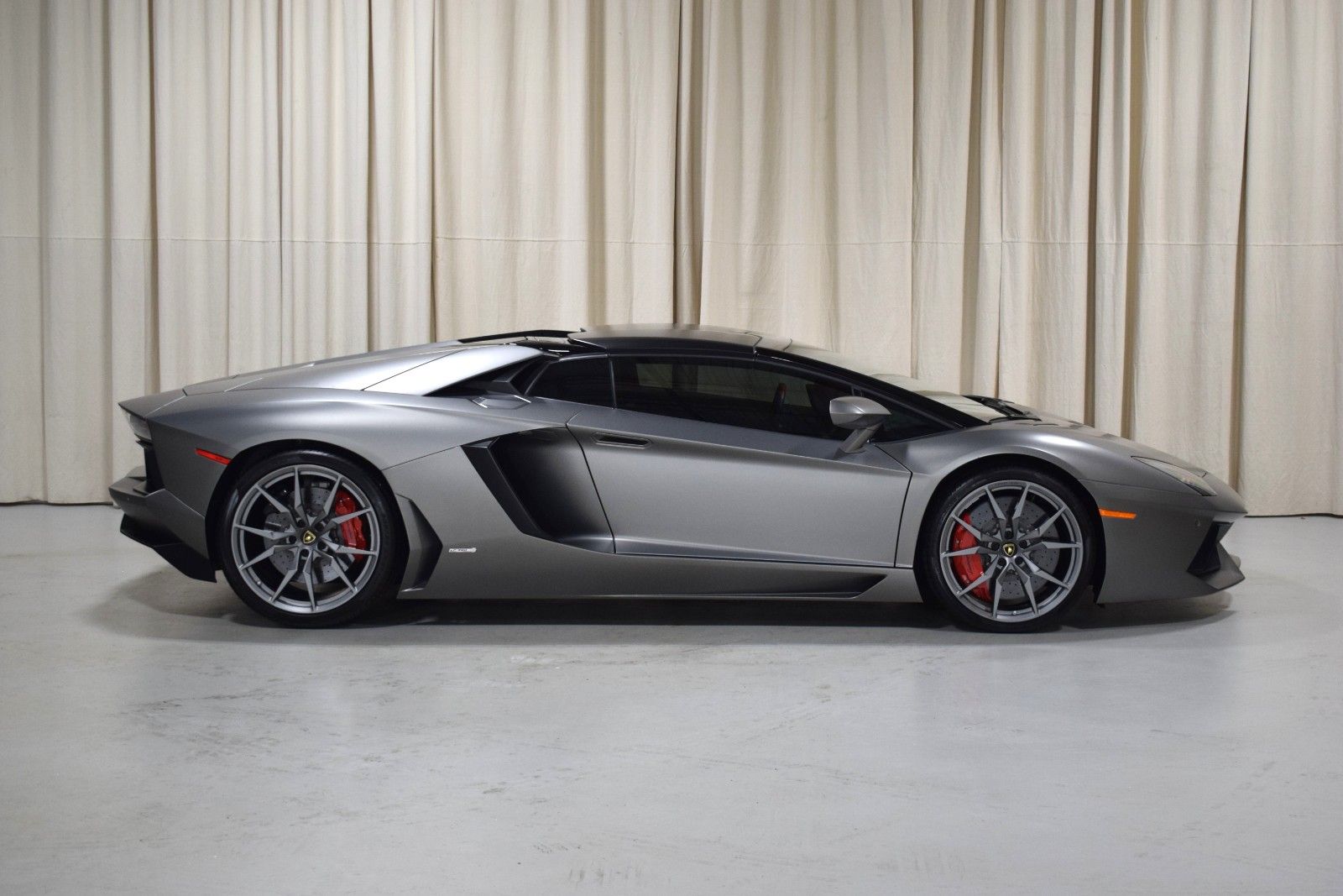 Thumbnail: 2016 Lamborghini Aventador - 15