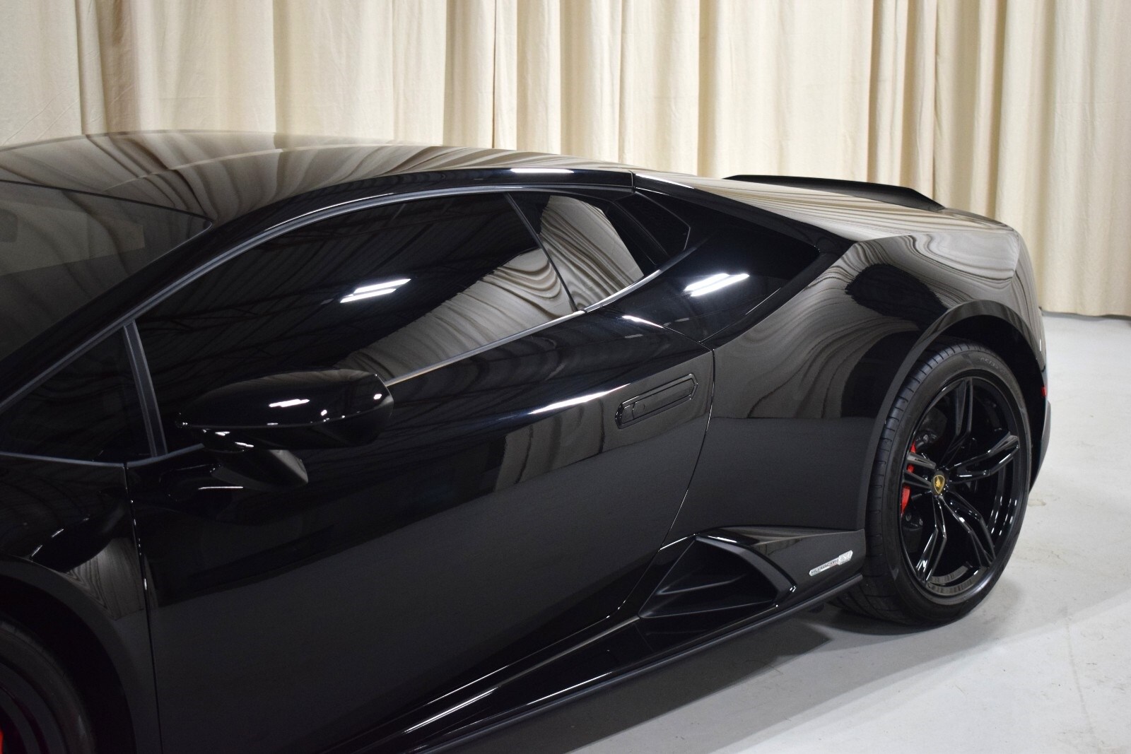 2023 Lamborghini Huracan Evo Coupe photo 2