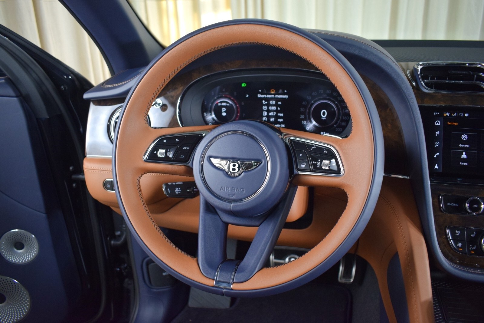 Thumbnail: 2025 Bentley Bentayga - 4