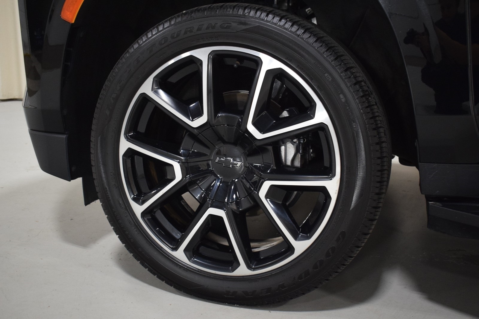 Thumbnail: 2022 Chevrolet Tahoe - 4