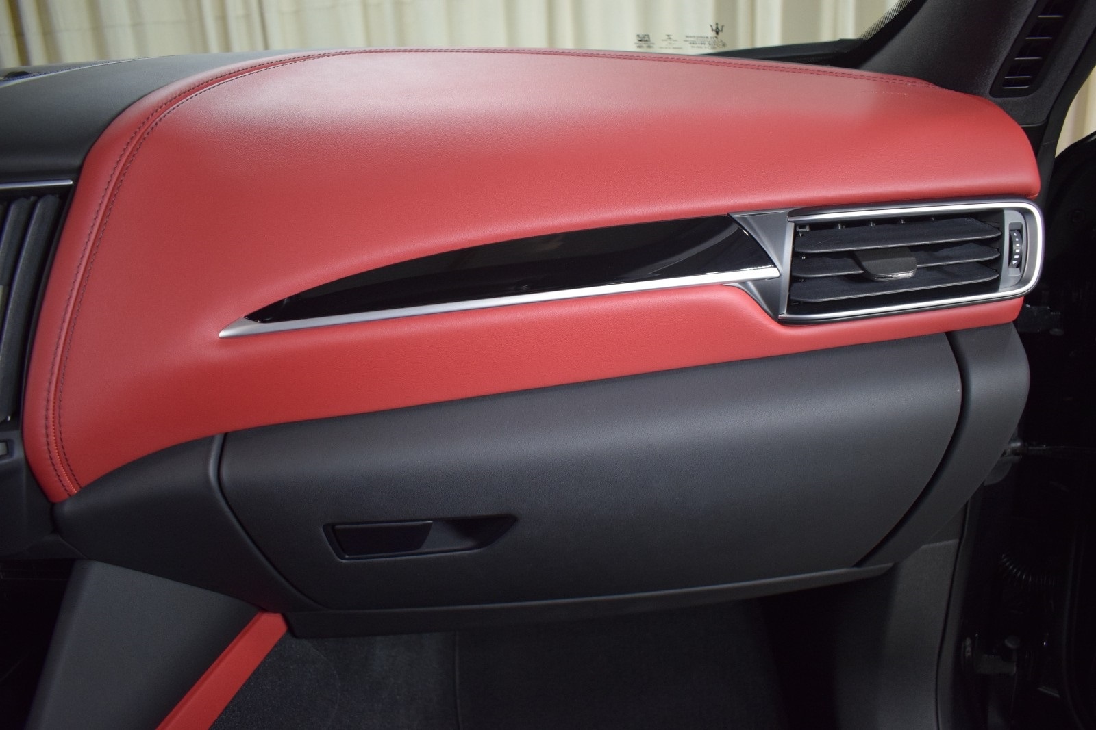 Thumbnail: 2022 Maserati Levante - 25
