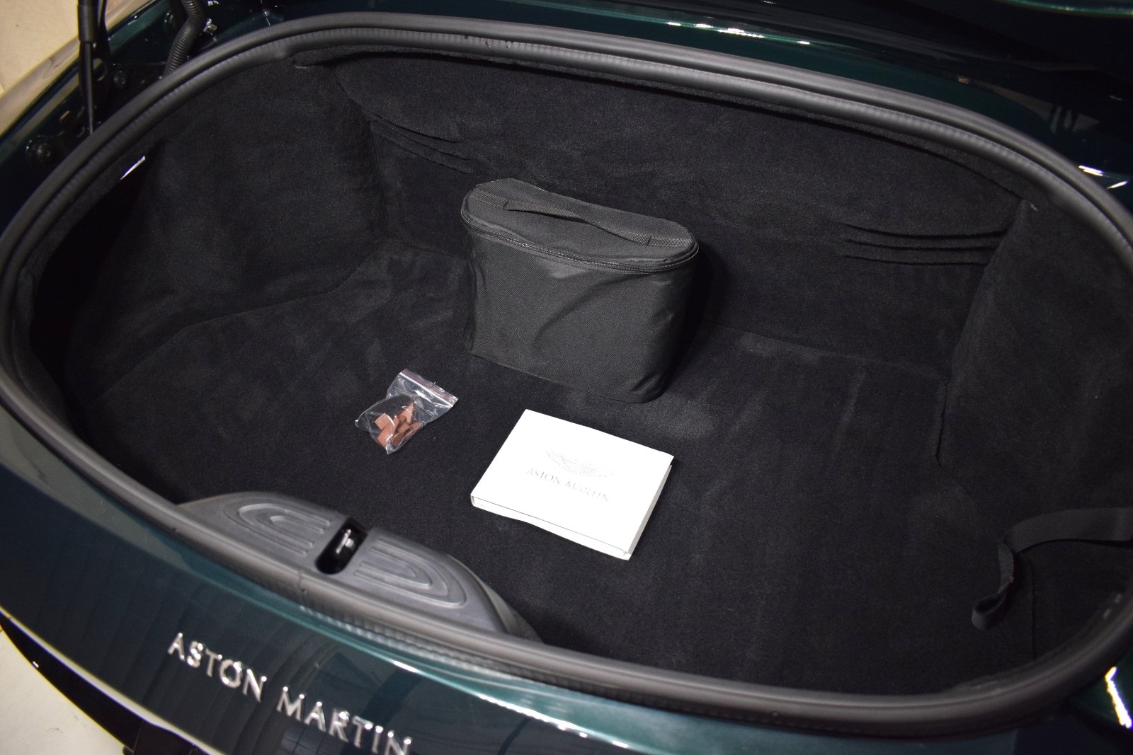 2021 Aston Martin Vantage  36