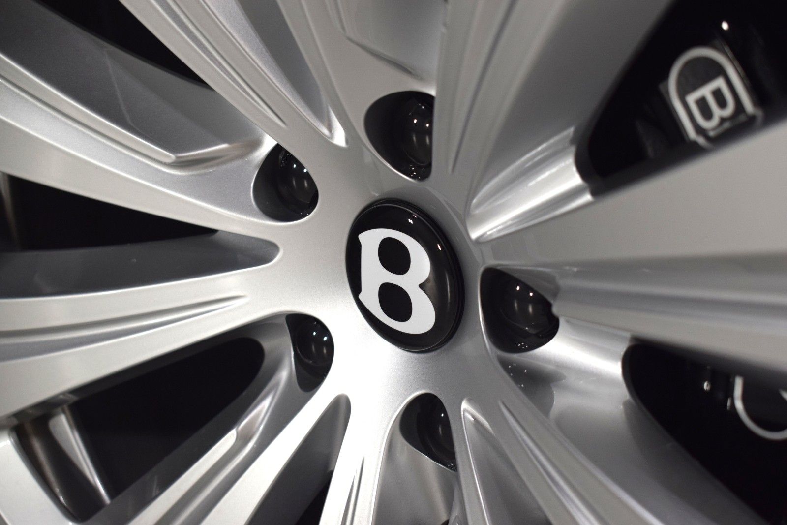 Thumbnail: 2026 Bentley Bentayga - 19