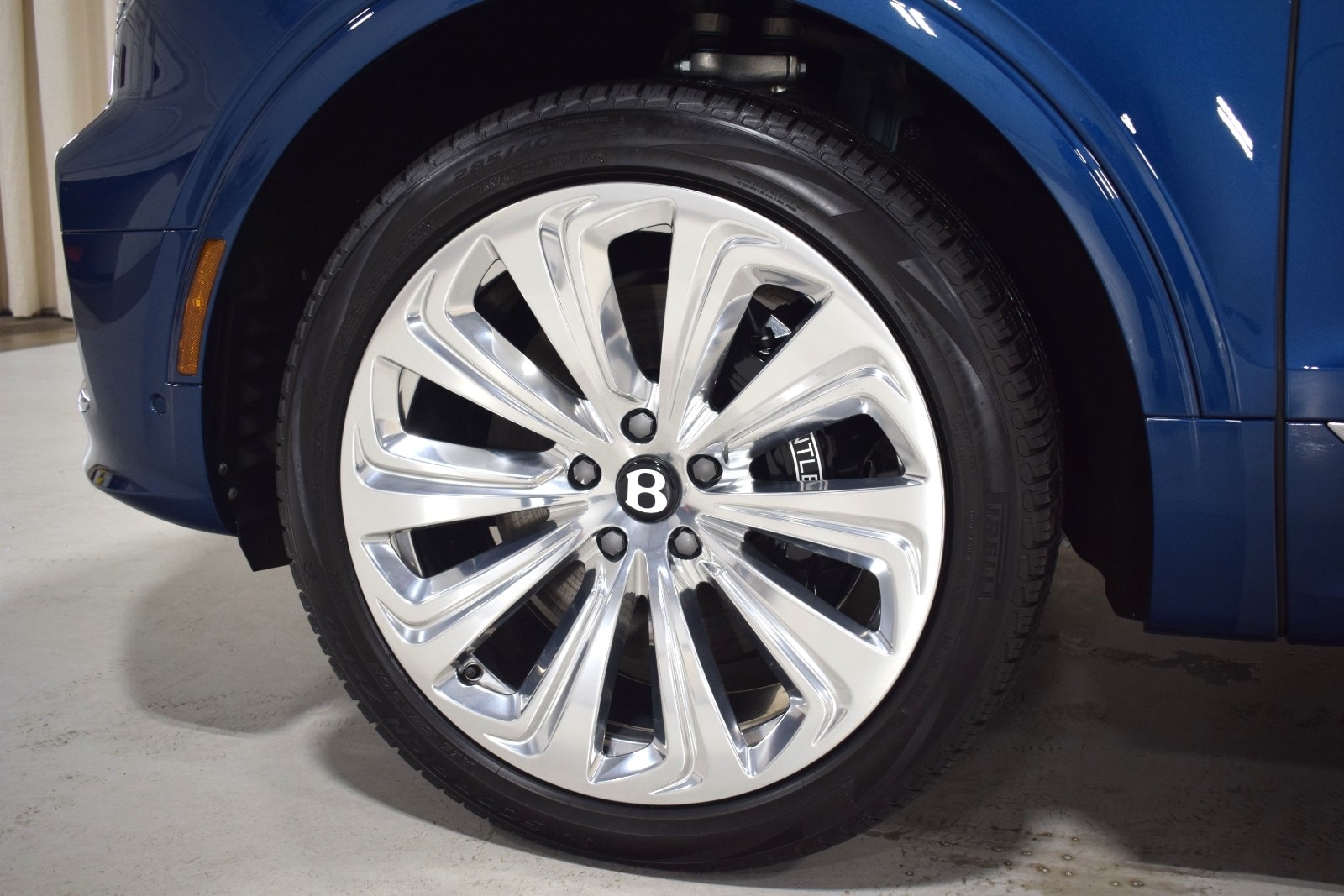 Thumbnail: 2024 Bentley Bentayga - 17