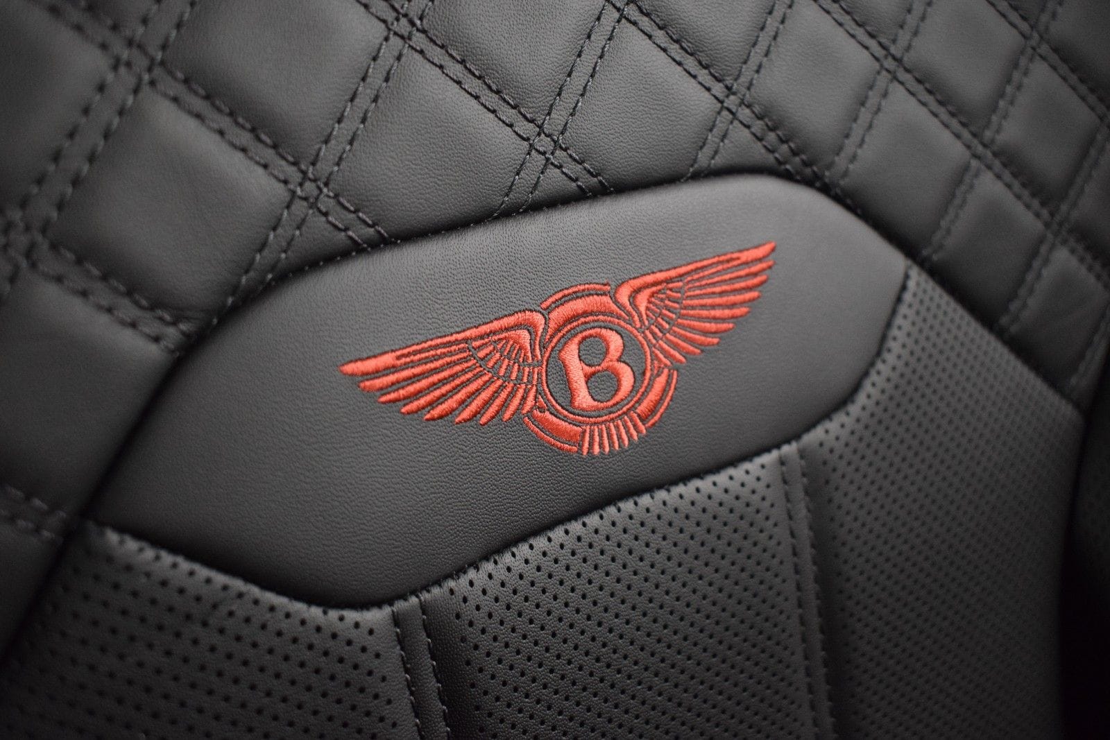 Thumbnail: 2025 Bentley Bentayga - 37