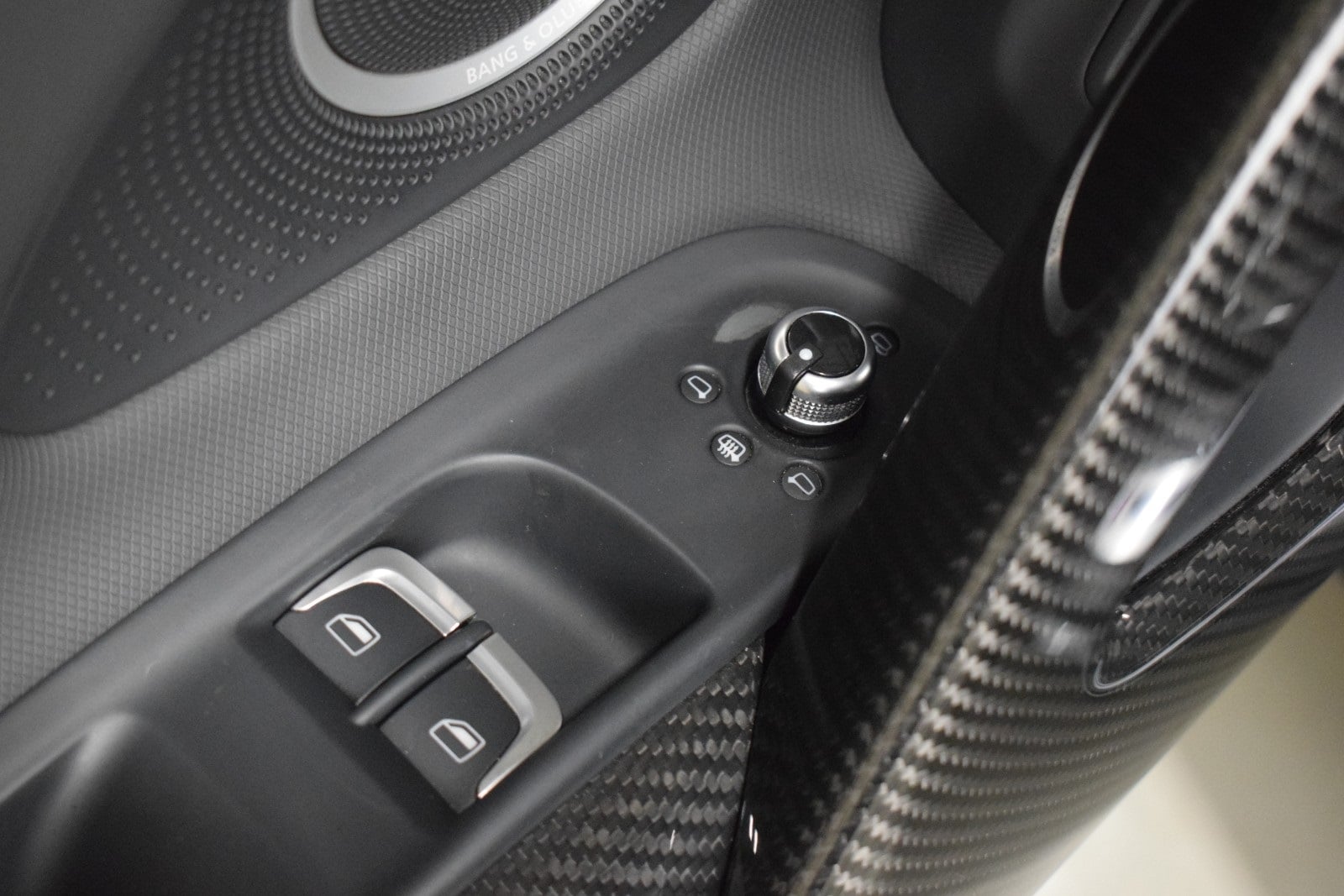 Thumbnail: 2014 Audi R8 - 37