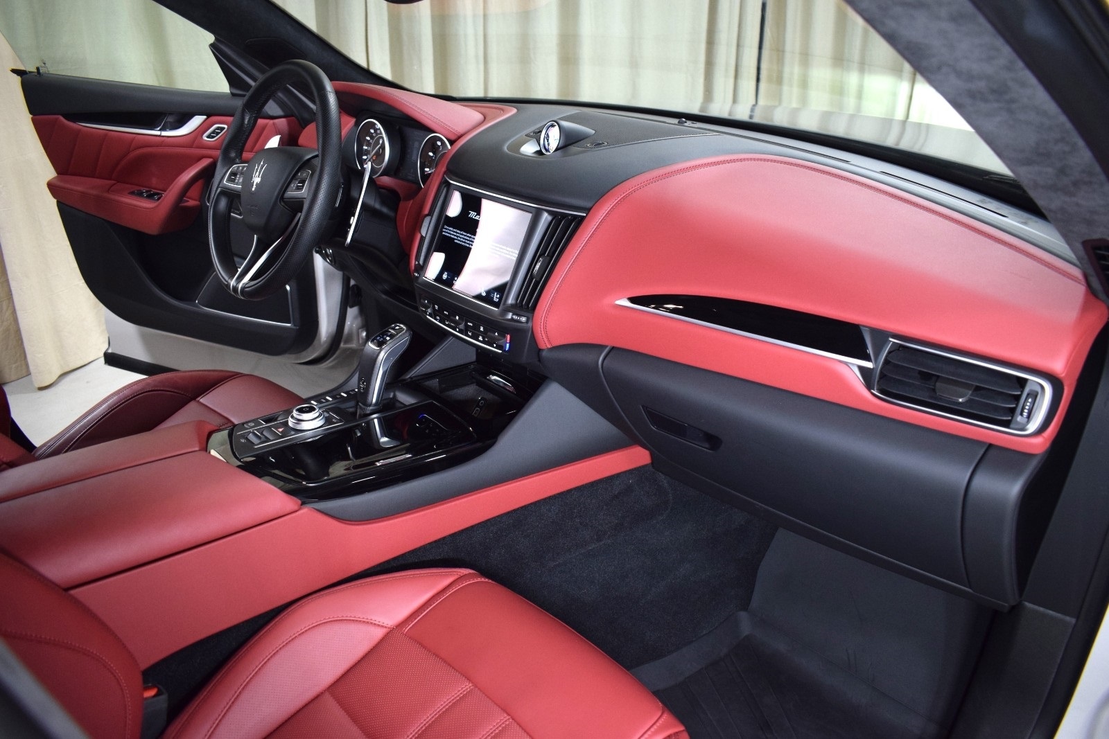 Thumbnail: 2022 Maserati Levante - 24