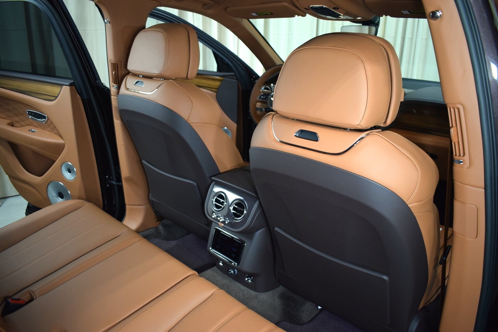 Thumbnail: 2025 Bentley Bentayga - 22